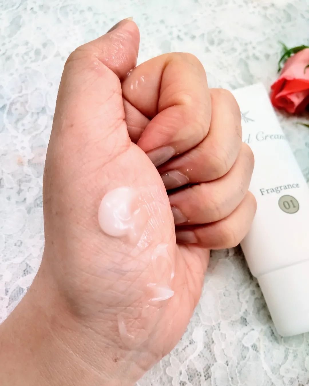 パフュームウォータリーハンドクリーム/AK/ハンドクリームを使ったクチコミ（2枚目）