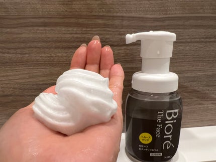 ビオレ ビオレ ザ フェイス 泡洗顔料 スムースクリア プラスのクチコミ「クレンジングとセットで試しました!
ビオレからはたくさんの洗顔が出てますが、これは
毛穴の黒.....」(2枚目)