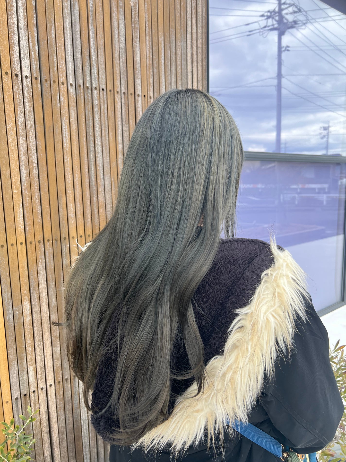 yama on LIPS 「皆さんこんにちは!私は高校卒業したということで初ブリーチ&カラ..」(1枚目)