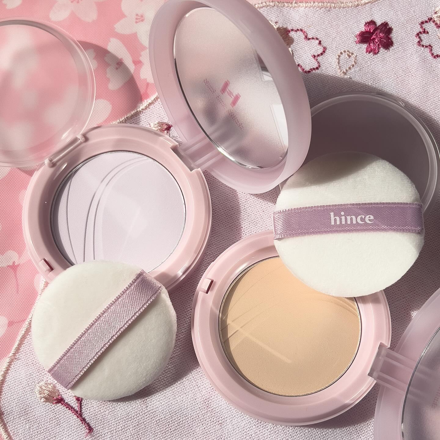 セカンドスキンエアリーパウダー/hince/プレストパウダーを使ったクチコミ（2枚目）