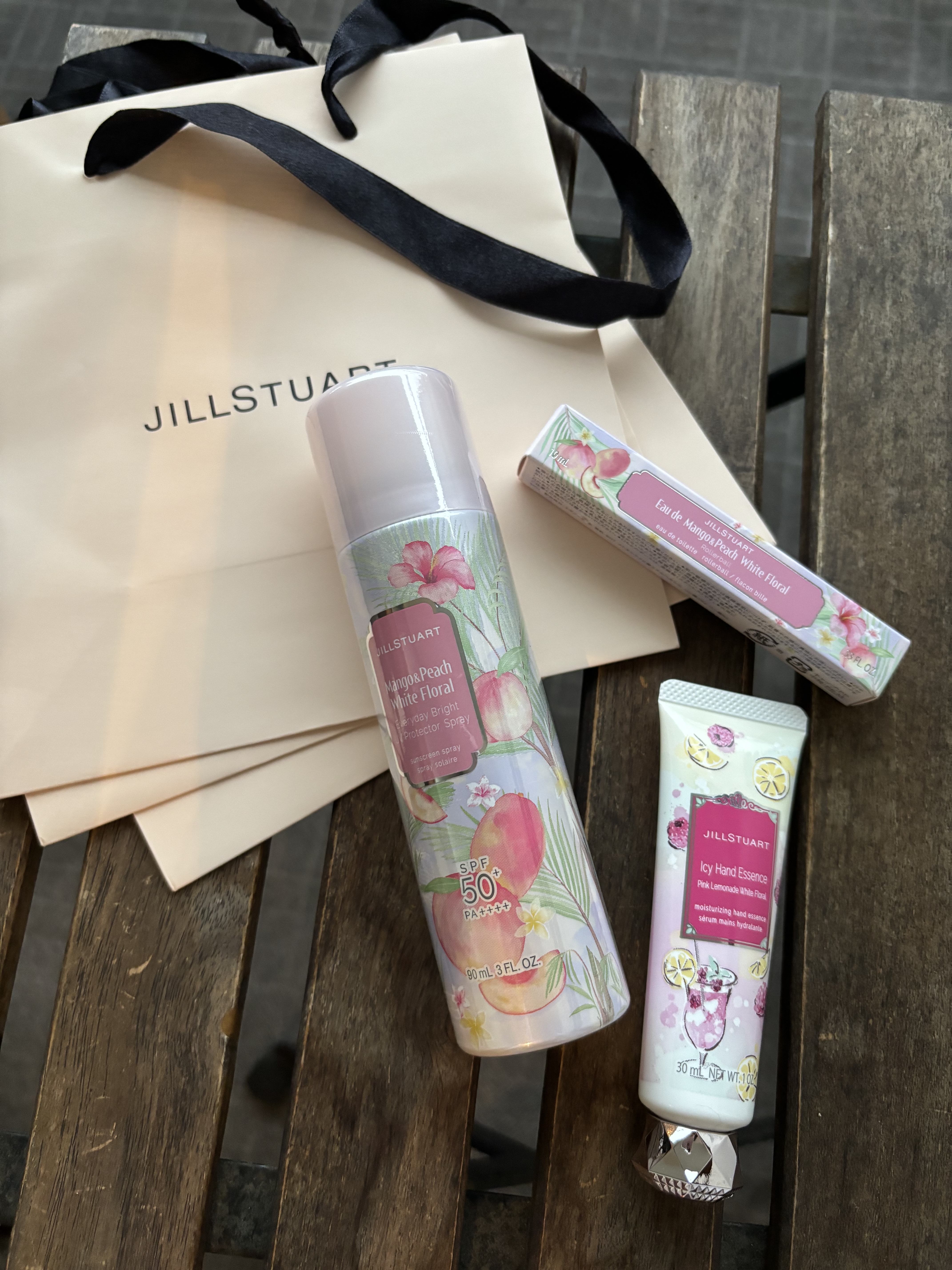 エブリデイブライト UVプロテクター スプレー マンゴー&パッション ホワイトフローラル/JILL STUART/日焼け止めミスト・スプレーを使ったクチコミ（1枚目）