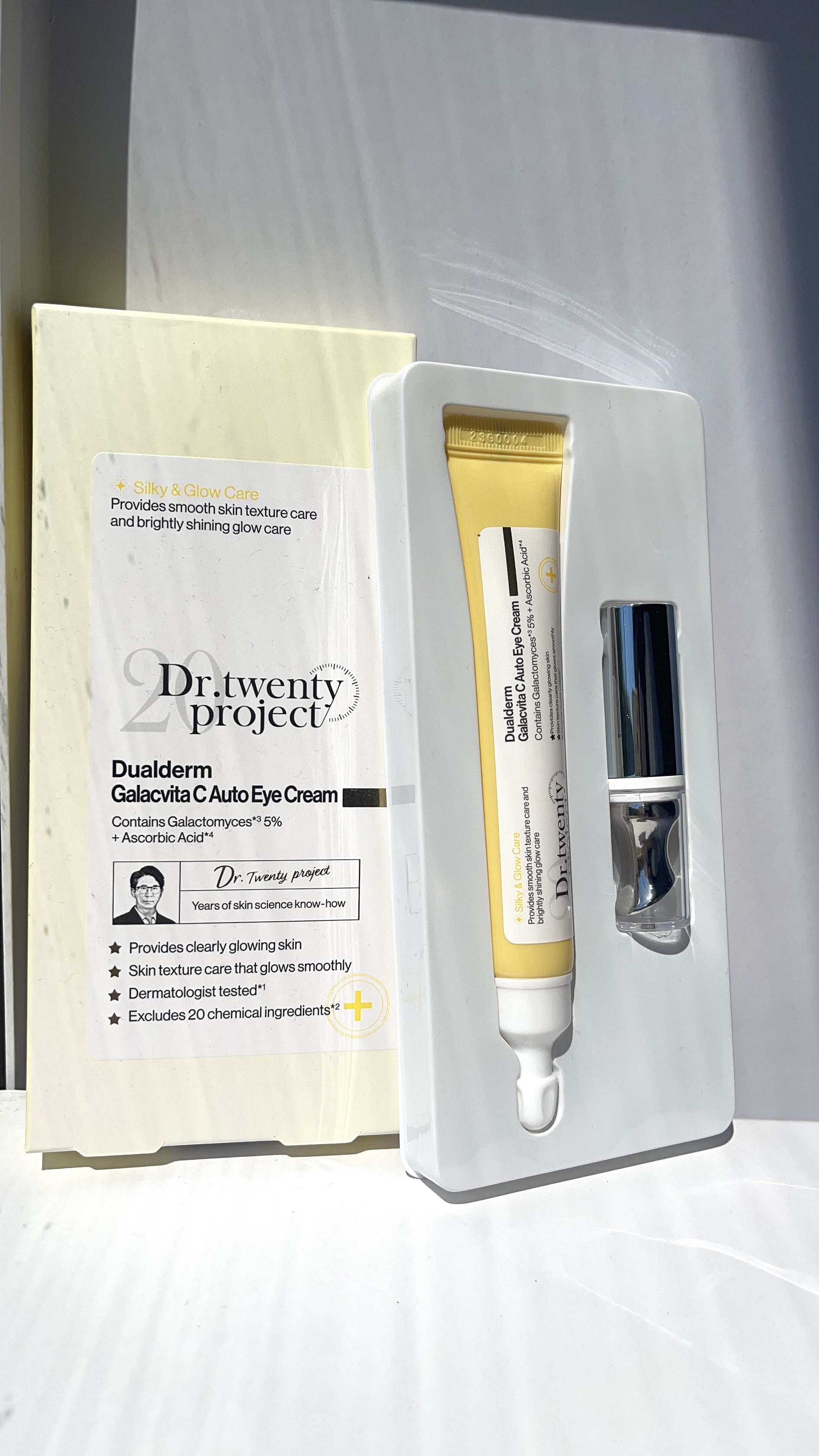 メガ割で買ってよかったもの😍
振動で浸透させ目元のシワ気にならなくなるアイクリーム✨



Dr.Twenty Project
ドュオルダム ガーラックビタC アイクリーム
Qoo10公式店メガ割価格 2560円




推しポイント⭐︎