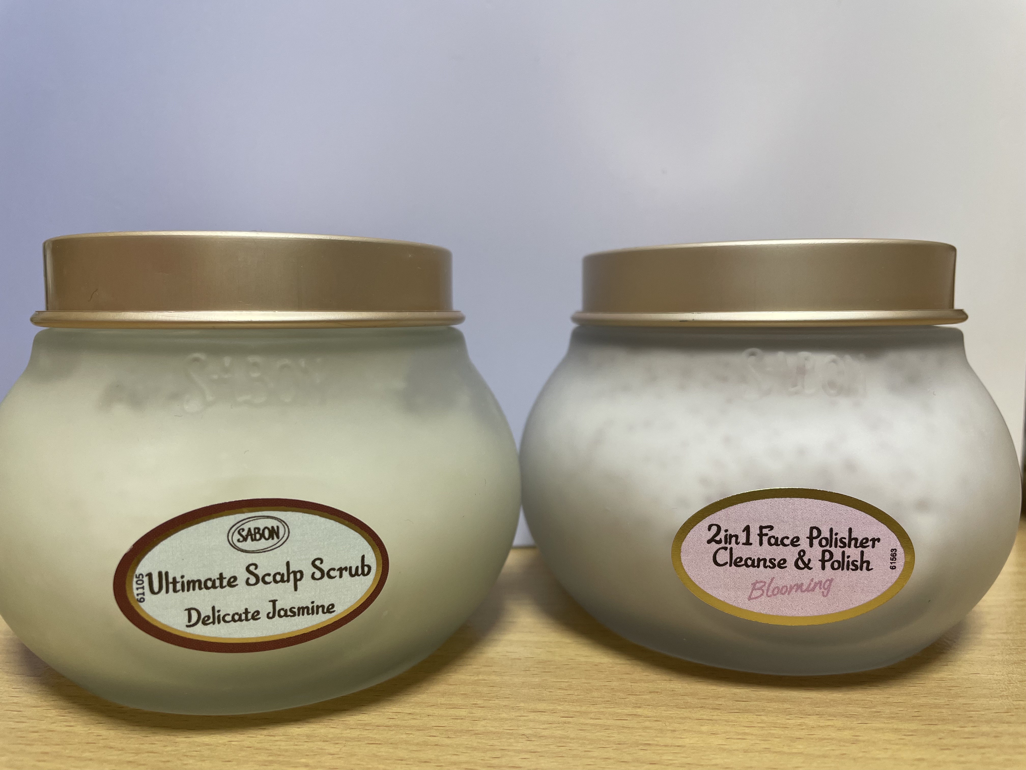 初めて憧れのSABONを購入してみました。

★ヘッドスクラブ
髪を濡らしさくらんぼ1つ分を少量にわけ髪の分け頭皮にそってスクラブをつけマッサージをします。その後流すととてもツルツルになりシャンプーの泡立ちもすごく良いです。夏なのでよく汗を