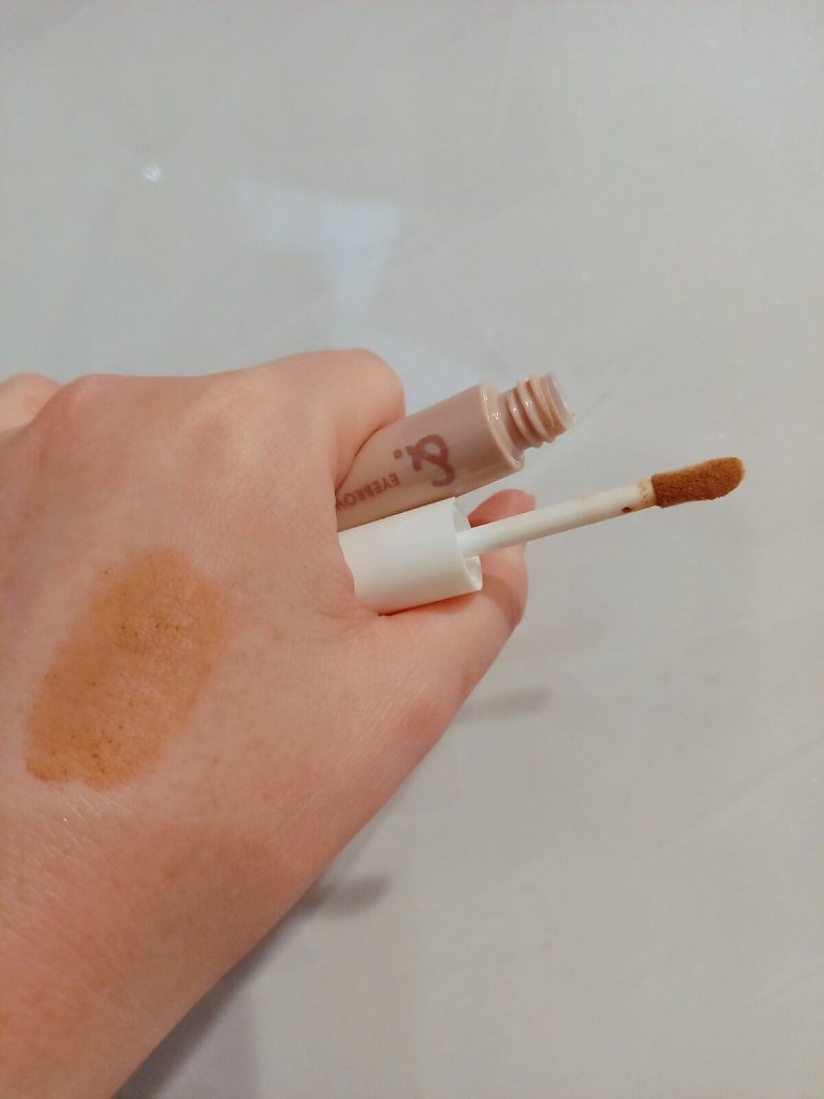 &.チップオン眉パウダー ライトブラウン/DAISO/パウダーアイブロウを使ったクチコミ（2枚目）