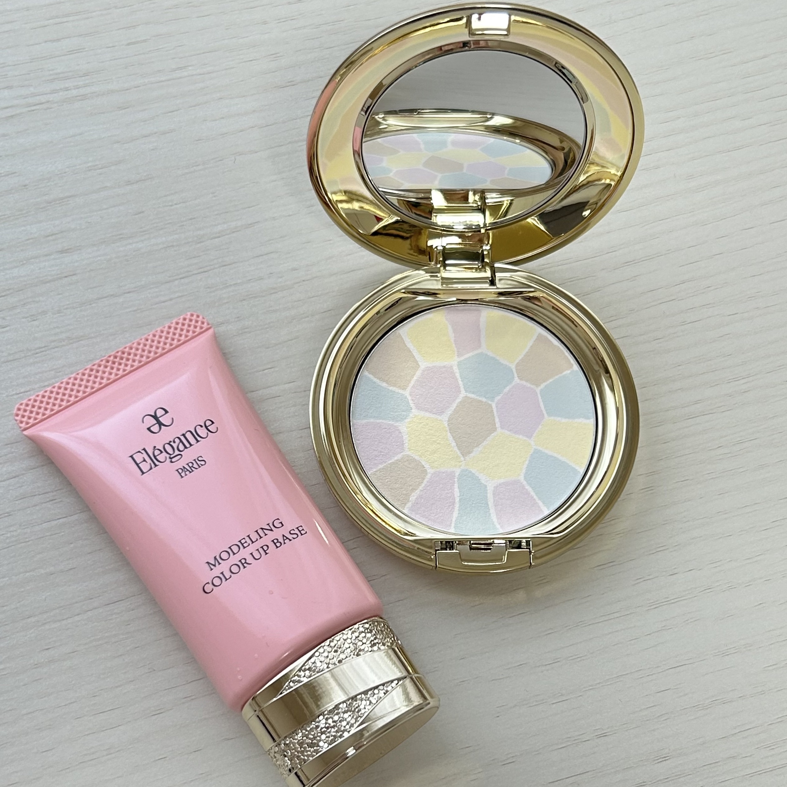 ラ プードル オートニュアンス/Elégance/プレストパウダーを使ったクチコミ（2枚目）