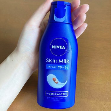 🌼NIVEA ニベア スキンミルク クリーミィ
 　ボディ用乳液 [乾燥肌用]


⚠️写真3枚目から手に塗ったスウォッチ有り


* 一日続くなめらか肌に *

シアバター・セラミドNG配合 (保湿成分)

⚪︎とろけるようなミルク、クリーミィタイプ
⚪︎うるおい持続成分配合
　肌内部(角層)のセラミドの働きを補って
　うるおいを保ち、すべすべの肌を保つ


柔らかくてクリーミーなテクスチャー！

伸びが良くてしっとりするけどベタつかない！

こっくり濃厚な感じのよりは、
ちょっと軽めな質感だけどしっかり保湿されてる！

とっても好きな使い心地で嬉しい😌


#NIVEA
#nivea
#ニベアスキンミルク
#スキンミルククリーミィ
#ボディミルク
#ボディクリーム
#ボディ用乳液
#ボディケア




の画像 その1