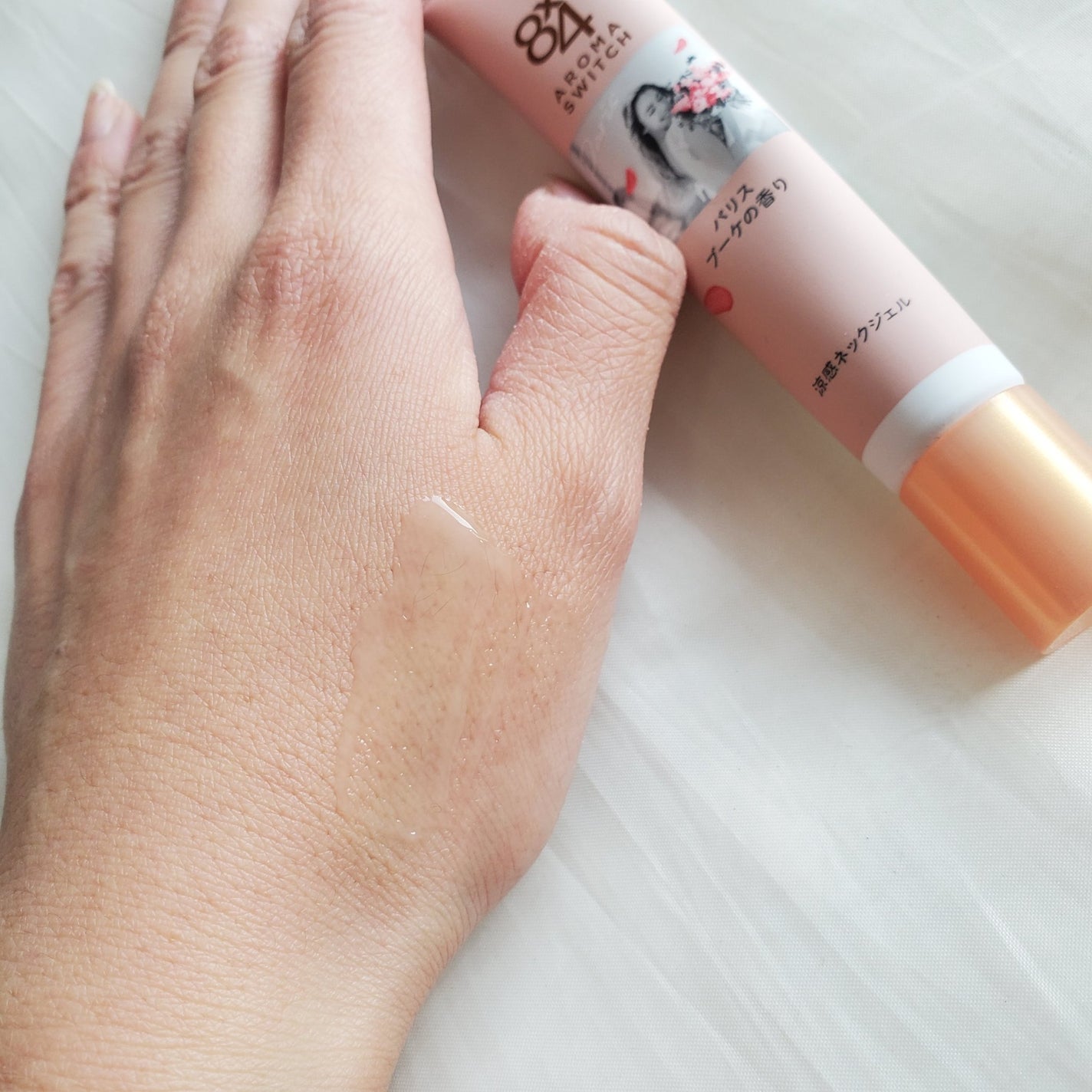 8x4 アロマスイッチ 涼感ネックジェル パリスブーケの香り/8x4/デオドラント・制汗剤を使ったクチコミ(5枚目)