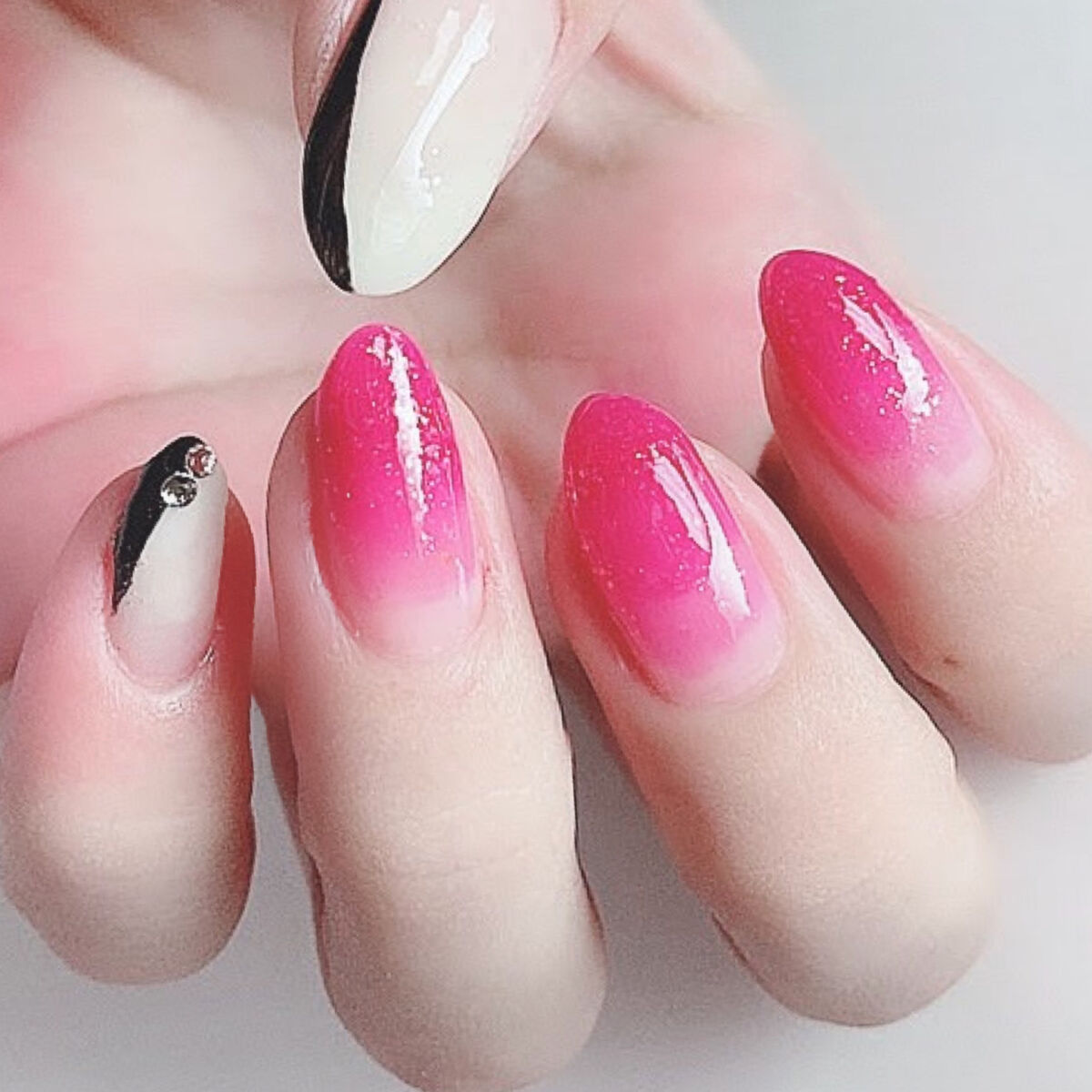 ネイルホリック Juicy color RO607/ネイルホリック/マニキュアを使ったクチコミ（2枚目）