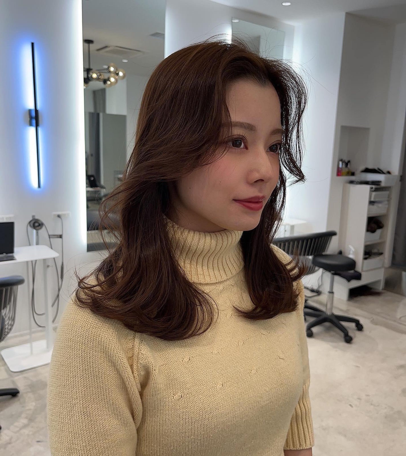 HARUNA on LIPS 「顔周りのカット✂️で流しやすく✨.毛先は重ためにしてワンカール..」(5枚目)