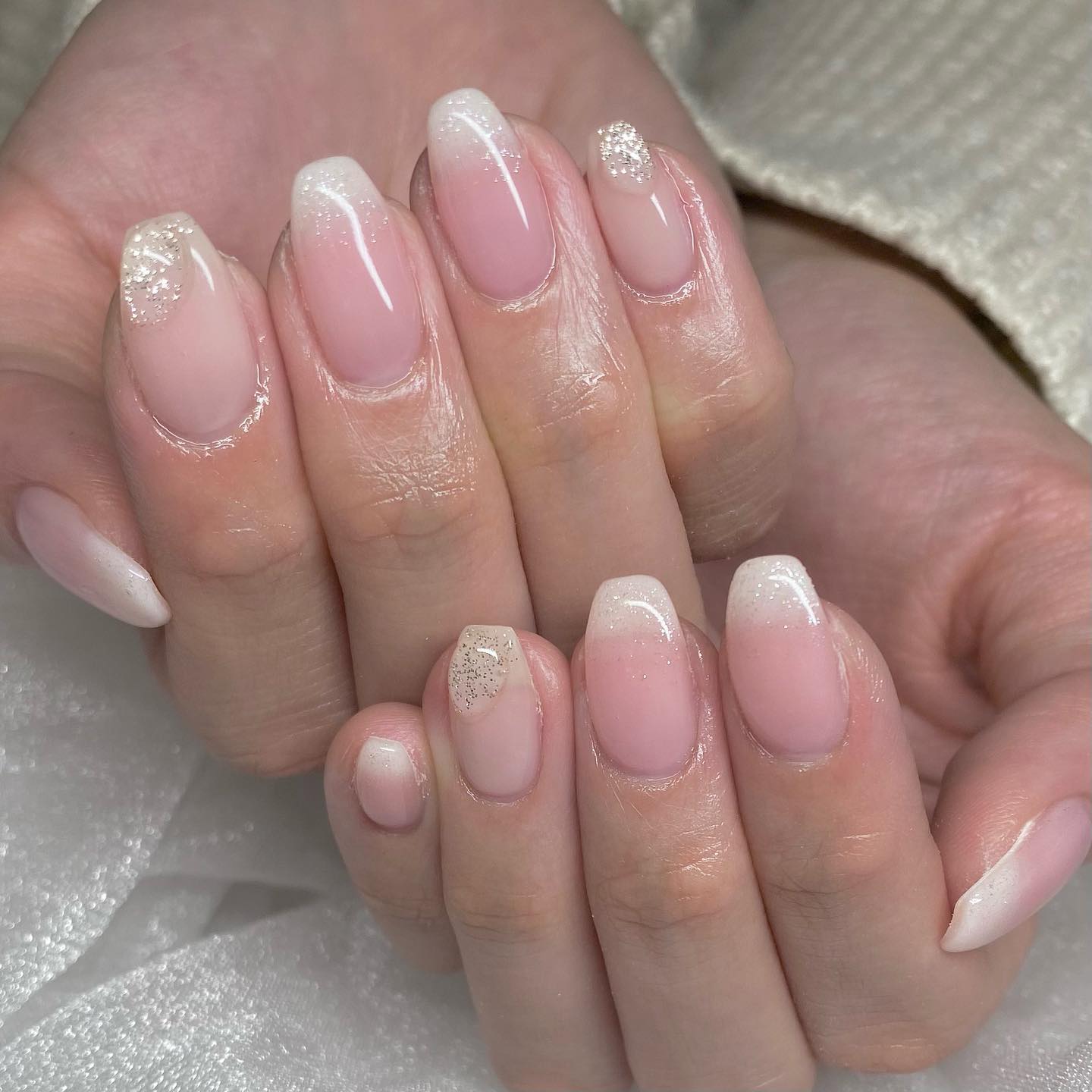 #ちゅるんネイル,#うるつやネイル,#ホワイトネイル,#グラデーションネイル,#ぷっくりネイル,#オフィスネイル,#シンプルネイル,#キラキラネイル,#韓国ネイル,#ワンホンネイル,#ニュアンスネイル,#きれいめネイル,#トレンドネイルのネイルデザイン