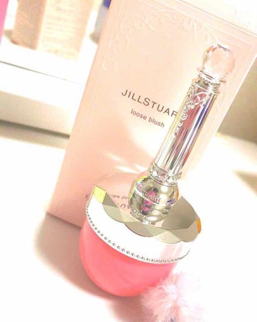 JILL STUART ルースブラッシュのクチコミ「ジルスチュアートのルースチークです

３８００円位

薄付きでほんわりやわらかな女の子の印象に.....」（1枚目）