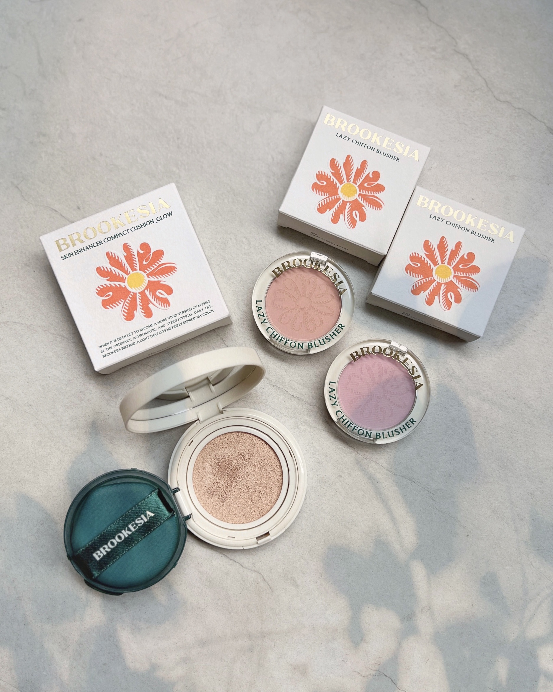 レイジー シフォン チーク #2 アゼリア/BROOKESIA/パウダーチークを使ったクチコミ（1枚目）