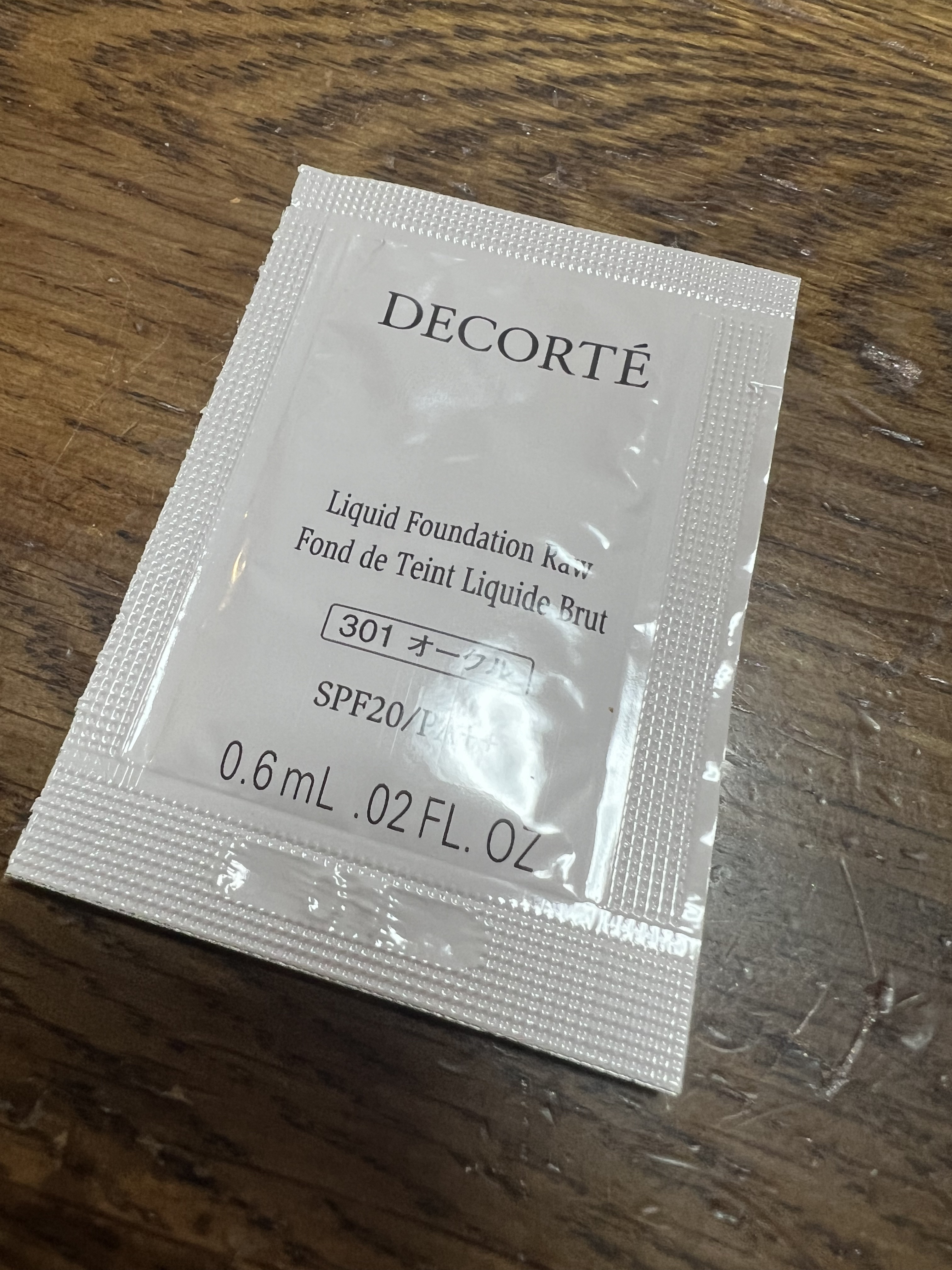 ザ リキッドファンデーション 301 オークル/DECORTÉ/リキッドファンデーションを使ったクチコミ（1枚目）