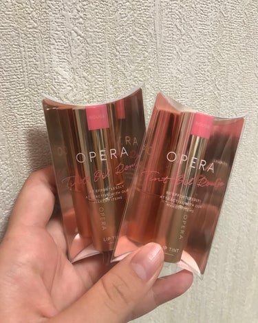 OPERAのオペラ リップティント NをLIPSさんからもらいました！
投稿期間過ぎてしまった…ごめんなさい。。

3枚目はコズミックピンク、4枚目はグリマーレッドです！
ラメがいっぱいなので冬のおでか