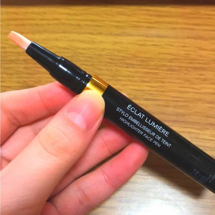 CHANEL エクラ ルミエールのクチコミ「この前買ったCHANELのコンシーラー!
あたしは結構肌が白い方なので
エクラ ルミエール30.....」(2枚目)