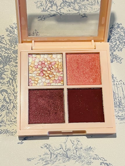 レブロン ダズル アイシャドウ クアッド/REVLON/アイシャドウパレットを使ったクチコミ(2枚目)