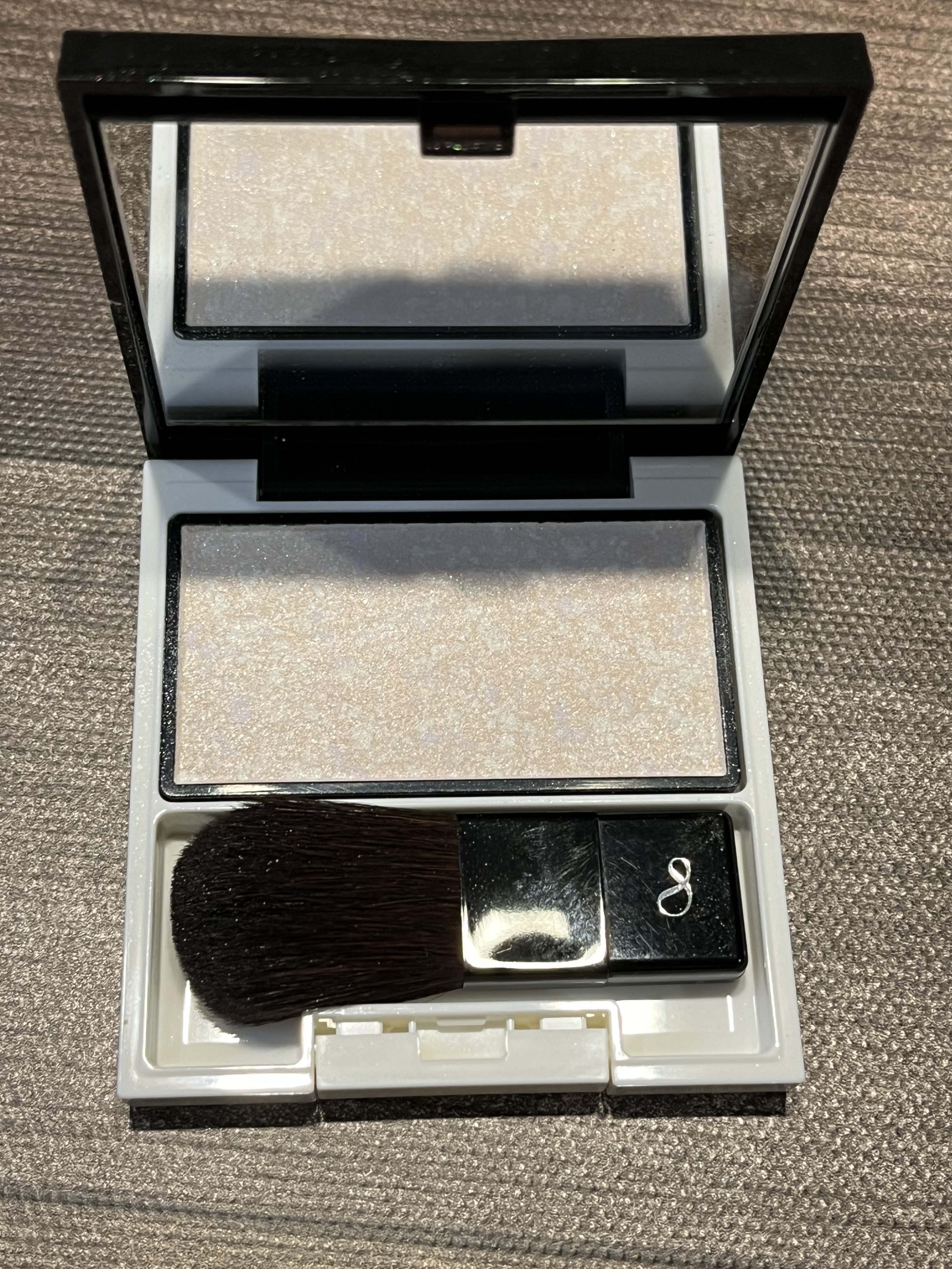 ハイライト フレーク ヴェール/サティシェ/プレストパウダーを使ったクチコミ（1枚目）