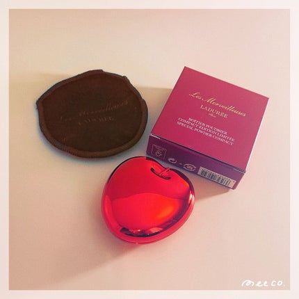 レ・メルヴェイユーズ ラデュレ スペシャル パウダー コンパクトのクチコミ「林檎の形のコンパクト🍎💕
ラデュレのスプリングコレクションのコンパクト。
コロッとした林檎の.....」(1枚目)