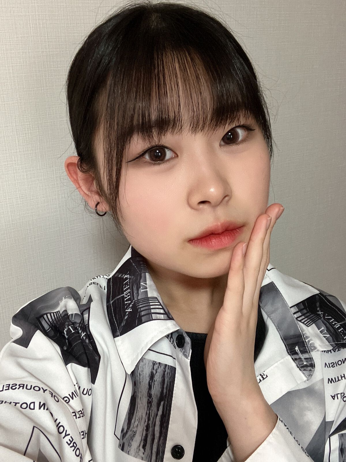 Wonjungyo ウォンジョンヨ フィッティングクッション ラスティングのクチコミ「𝘏𝘦𝘭𝘭𝘰𓋪‪𓈒◌𓂃🥀𓈒𓂂𓏸 今回はプチプラ縛りのスモーキーメイクを紹介します👀✔ それでは早.....」（2枚目）