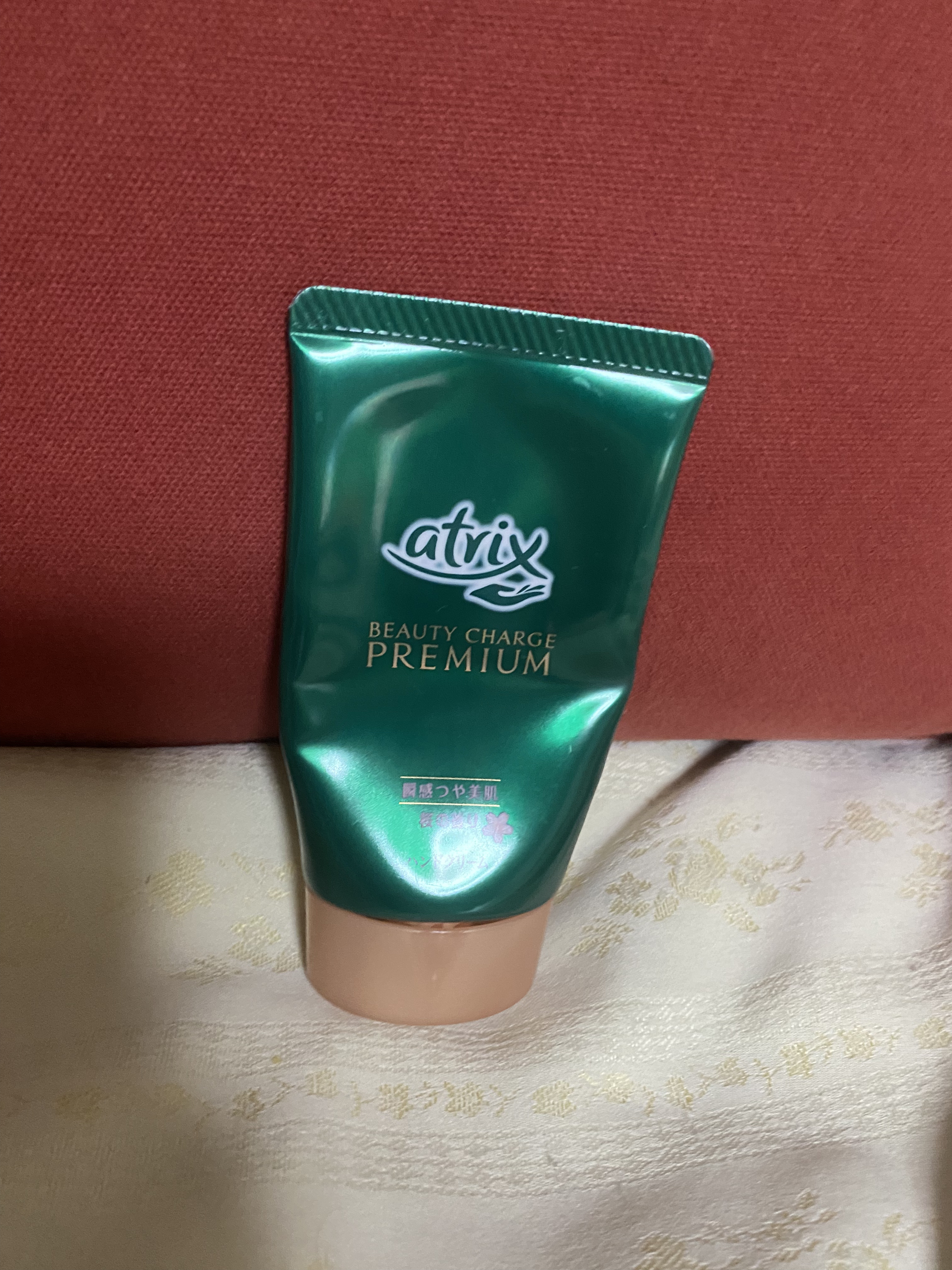 ビューティーチャージプレミアム 瞬間つや美肌 桜の香り/アトリックス/ハンドクリームを使ったクチコミ（1枚目）
