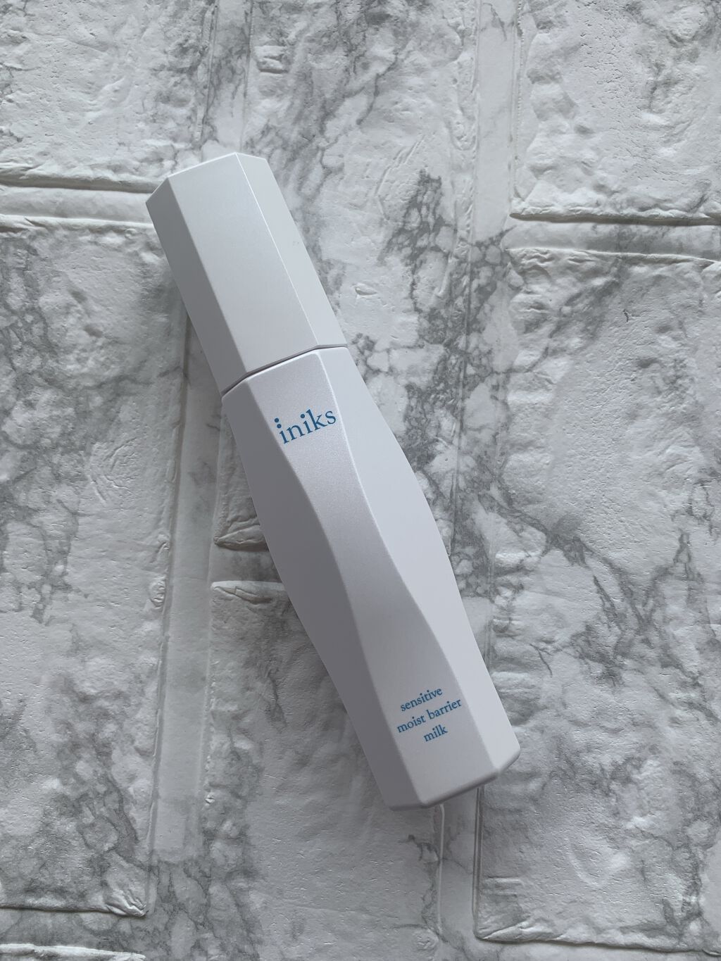 iniks センシティブ モイストバリア ミルクのクチコミ「イニクスセンシティブ モイストバリア ミルク
80ml・4,000円
.
同社ローションと同じ.....」（1枚目）