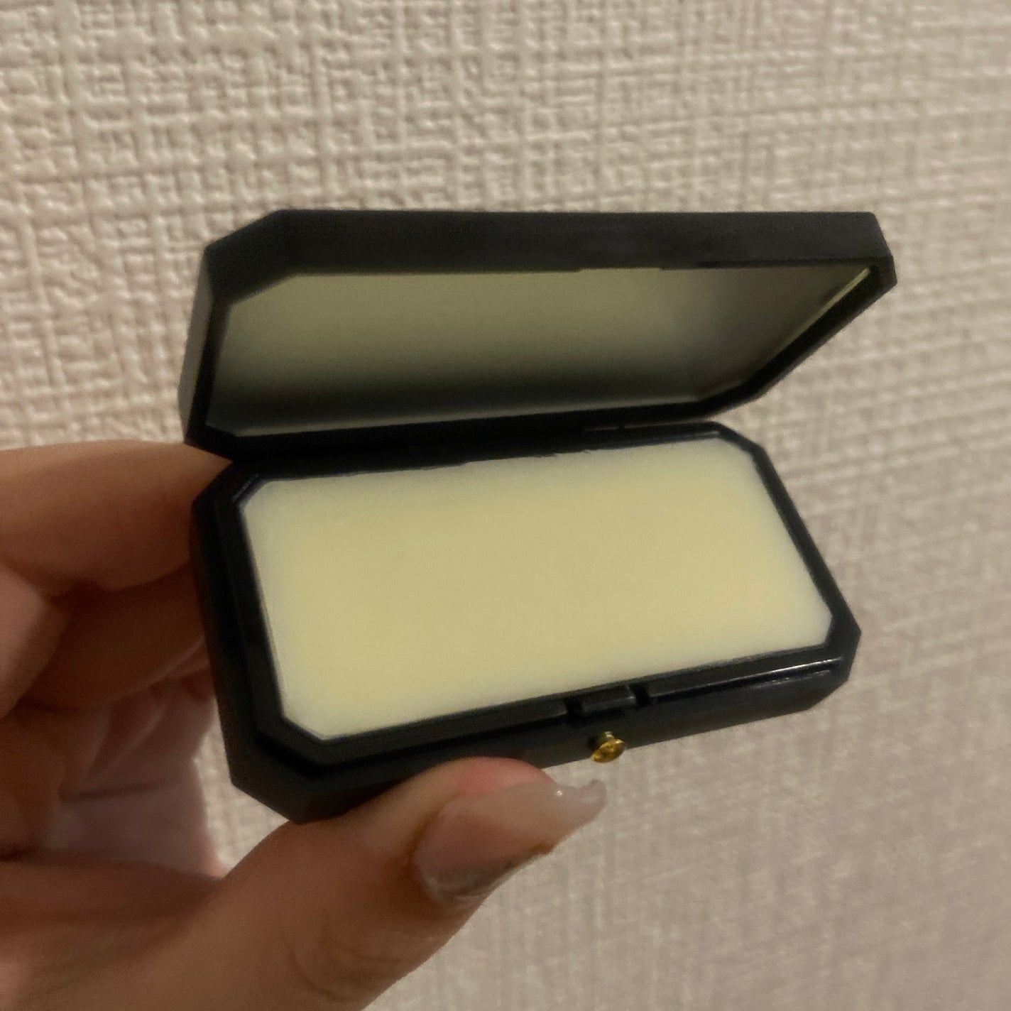 ボーム・デ・ミューズ/オフィシーヌ・ユニヴェルセル・ビュリー/リップバームを使ったクチコミ(2枚目)