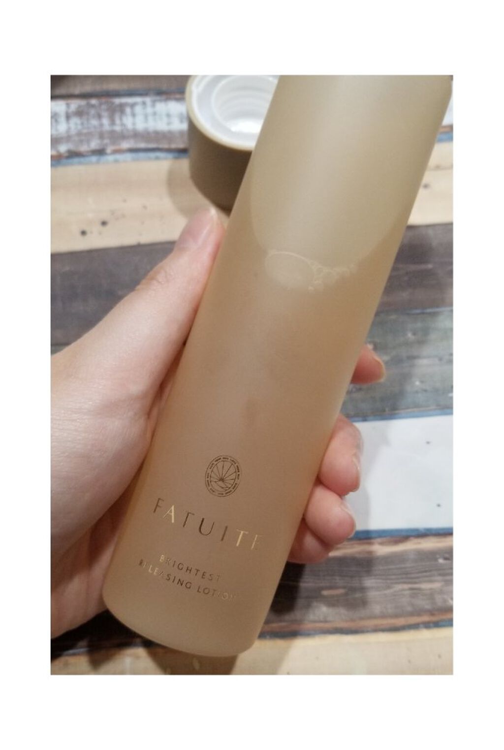 FATUITE ブライテスト リリーシングローションのクチコミ「茶色い内容量が印象的で、オーガニックっぽい印象を受けたアイテムです。
ティーツリー葉水が配合さ.....」（2枚目）