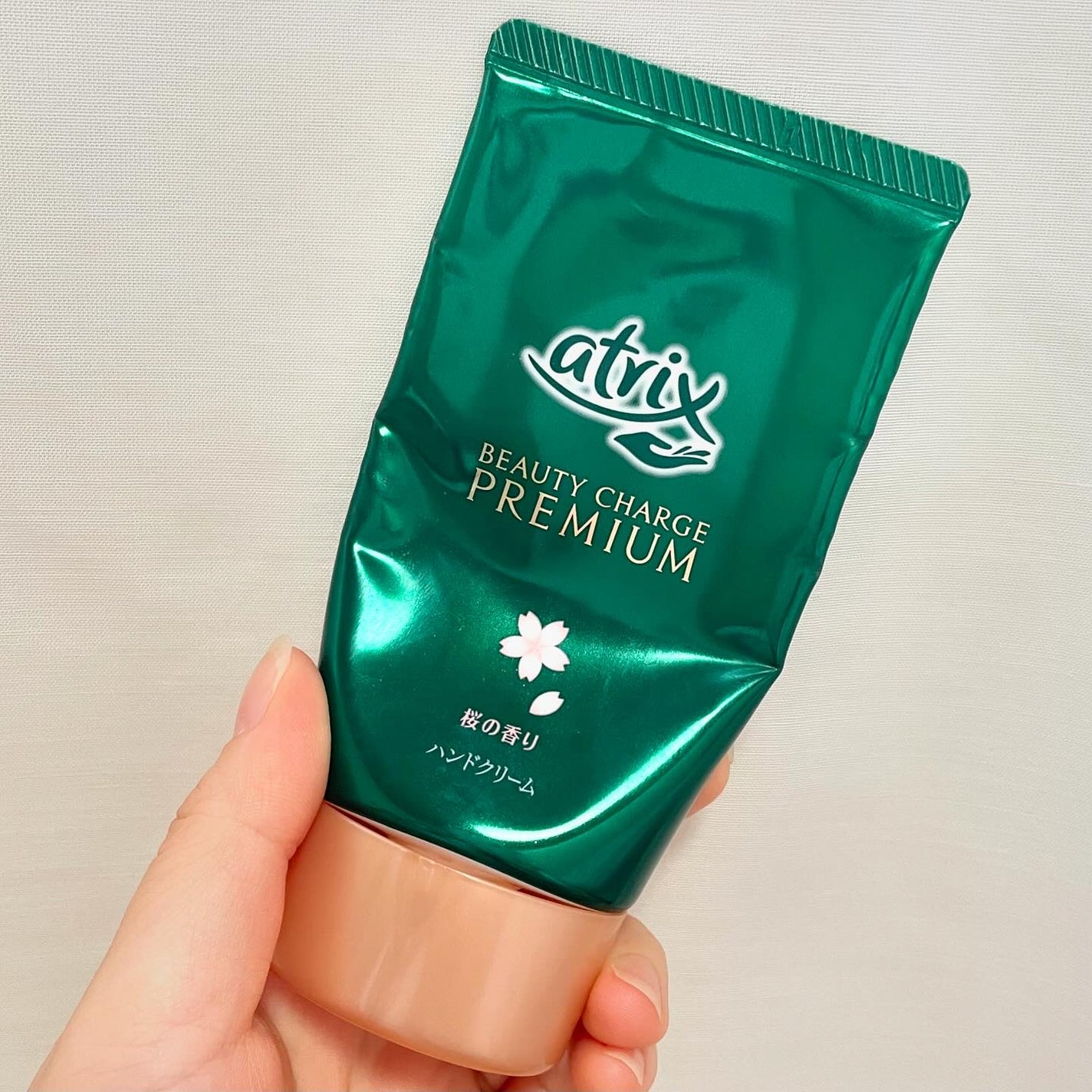 ビューティーチャージプレミアム 瞬間つや美肌 桜の香り/アトリックス/ハンドクリームを使ったクチコミ(2枚目)