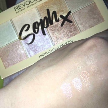 Revolution Soph Highlighter Palette/MAKEUP REVOLUTION/ハイライトを使ったクチコミ（2枚目）