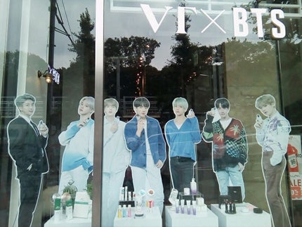 BT21 × VT Cosmetic glow lip lacquer/VT/リップグロスを使ったクチコミ(4枚目)