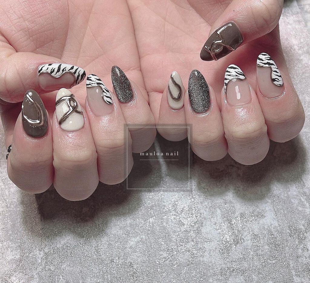 #ネイル,#月ネイル,#アートネイル,#ゼブラネイル,#ミラーアートネイル,#アニマルネイル,#夏ネイル,#ヒョウ柄ネイル,#オータムネイル,#ジュエリーネイル,#ミラーネイル,#手書きアートネイル,#スタッズネイル,#ブラウンネイル,#冬ネイル,#天王寺ネイル,#牛柄ネイルのネイルデザイン