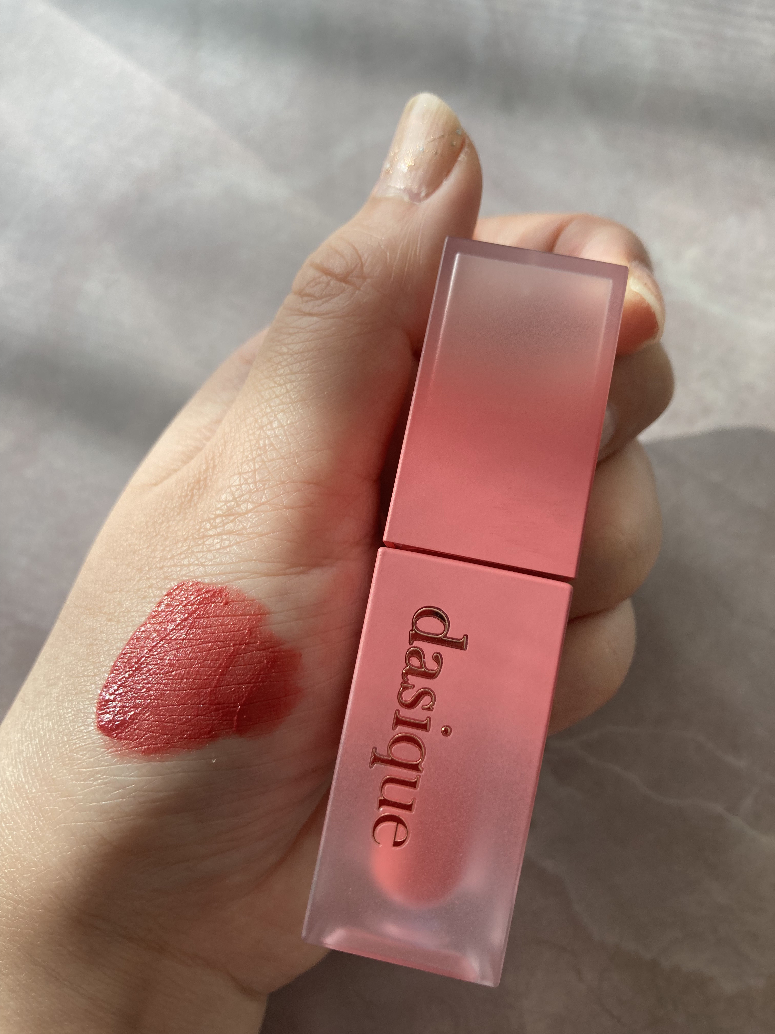 クリームドゥローズティント 04 レッドウッド/dasique/リップティントを使ったクチコミ（3枚目）