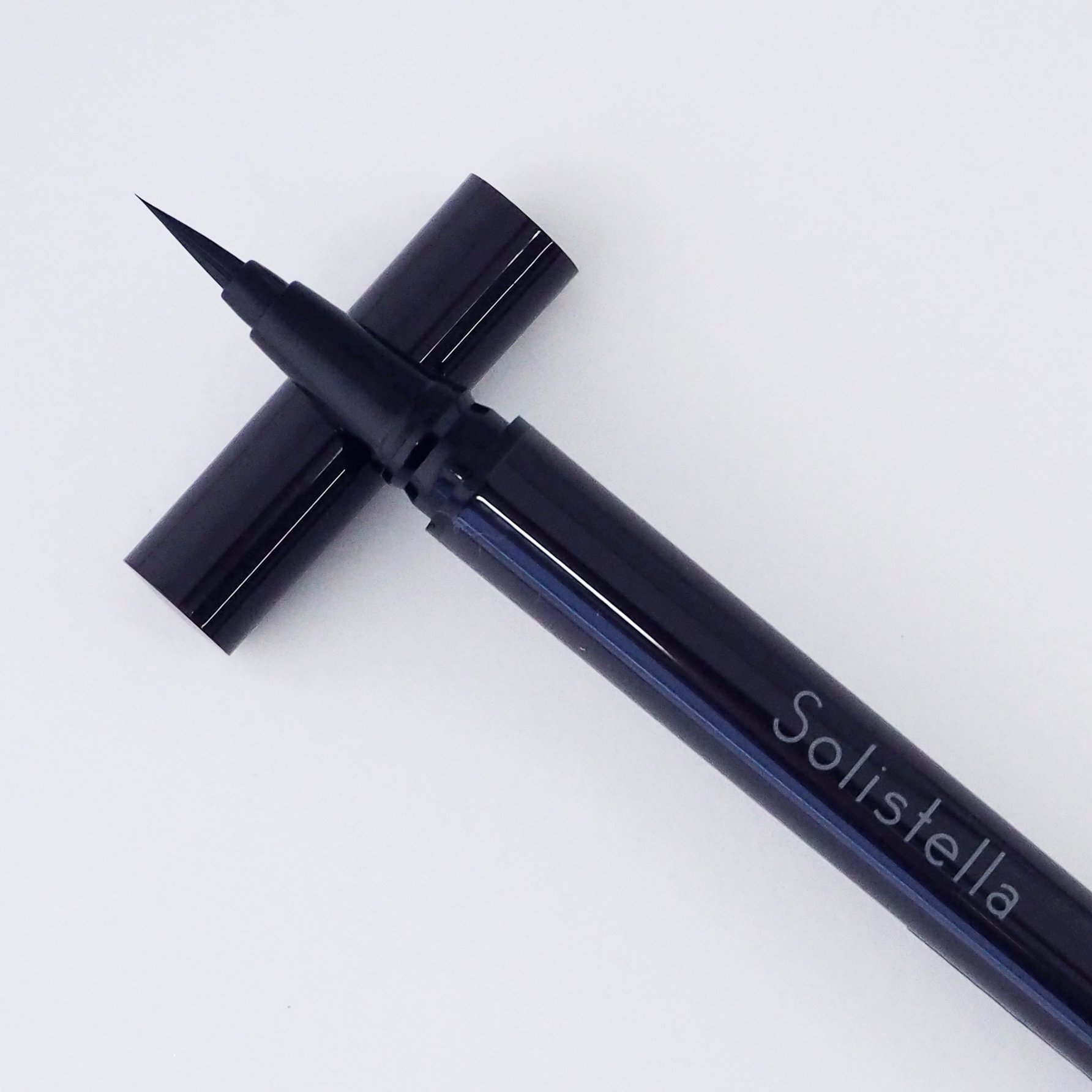 Solistella リキッドアイライナー ジェットブラック