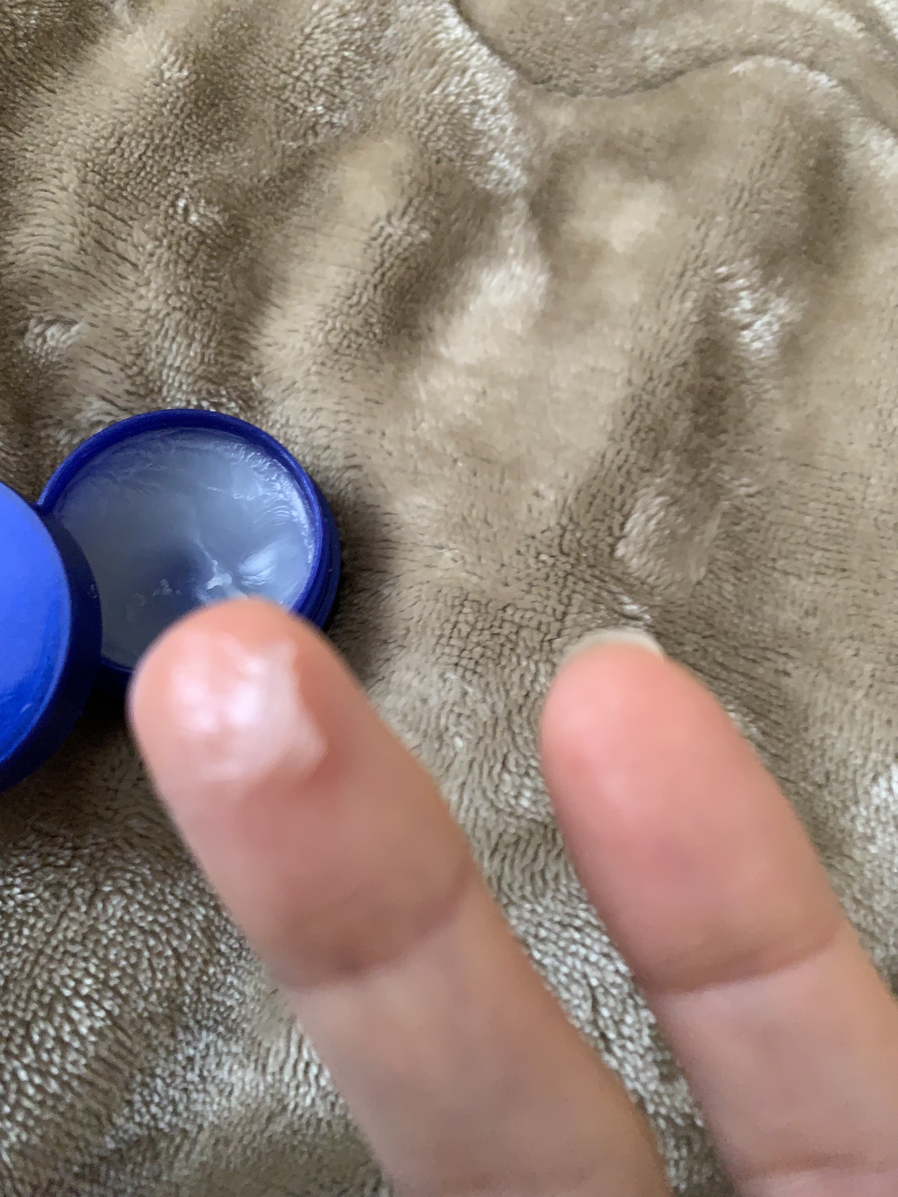 ニベア クリームケア リップバーム 無香料/ニベア/リップケアを使ったクチコミ（3枚目）