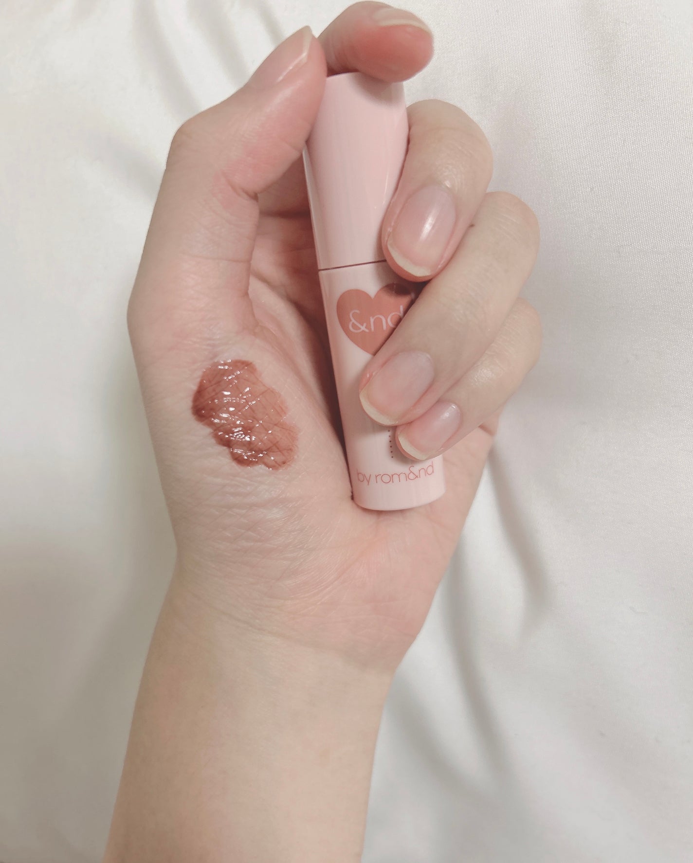 アンドバイロムアンド グラッシーボムティント/&nd by rom&nd/リップティントを使ったクチコミ(2枚目)