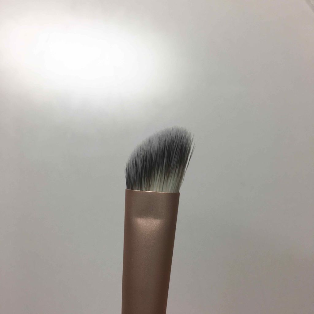 ジジ・ハディット アイシャドウブラシ/MAYBELLINE NEW YORK/メイクブラシを使ったクチコミ(2枚目)