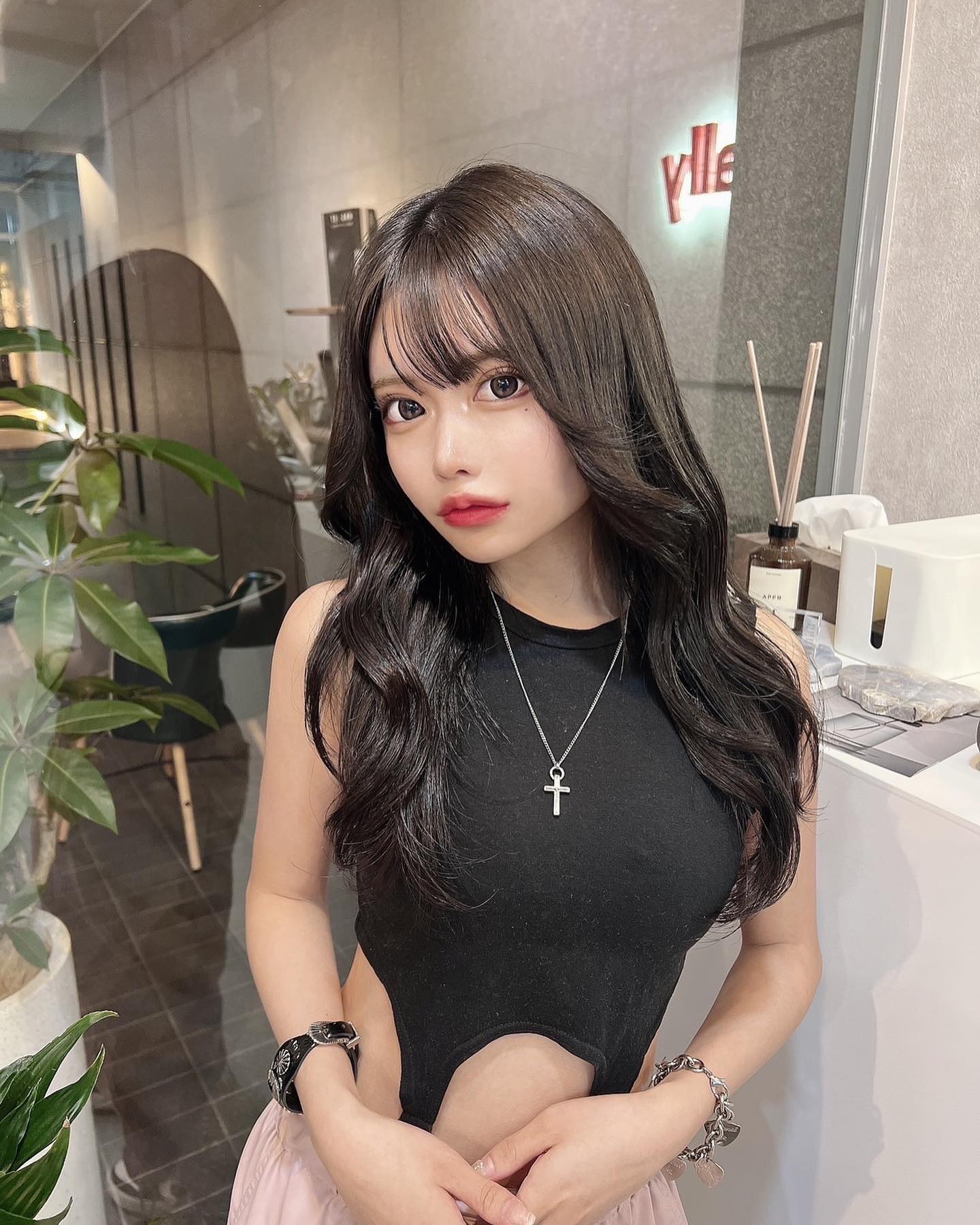 8月の予約埋まってきてるのでプロフィールのURLかDMからご予約お待ちしてます！
.
場所
【ally】東京都渋谷区神宮前3-20-15 中野ビル1F
.
料金
カット ￥7300
カラー ￥11000~
カットカラートリートメント ￥17