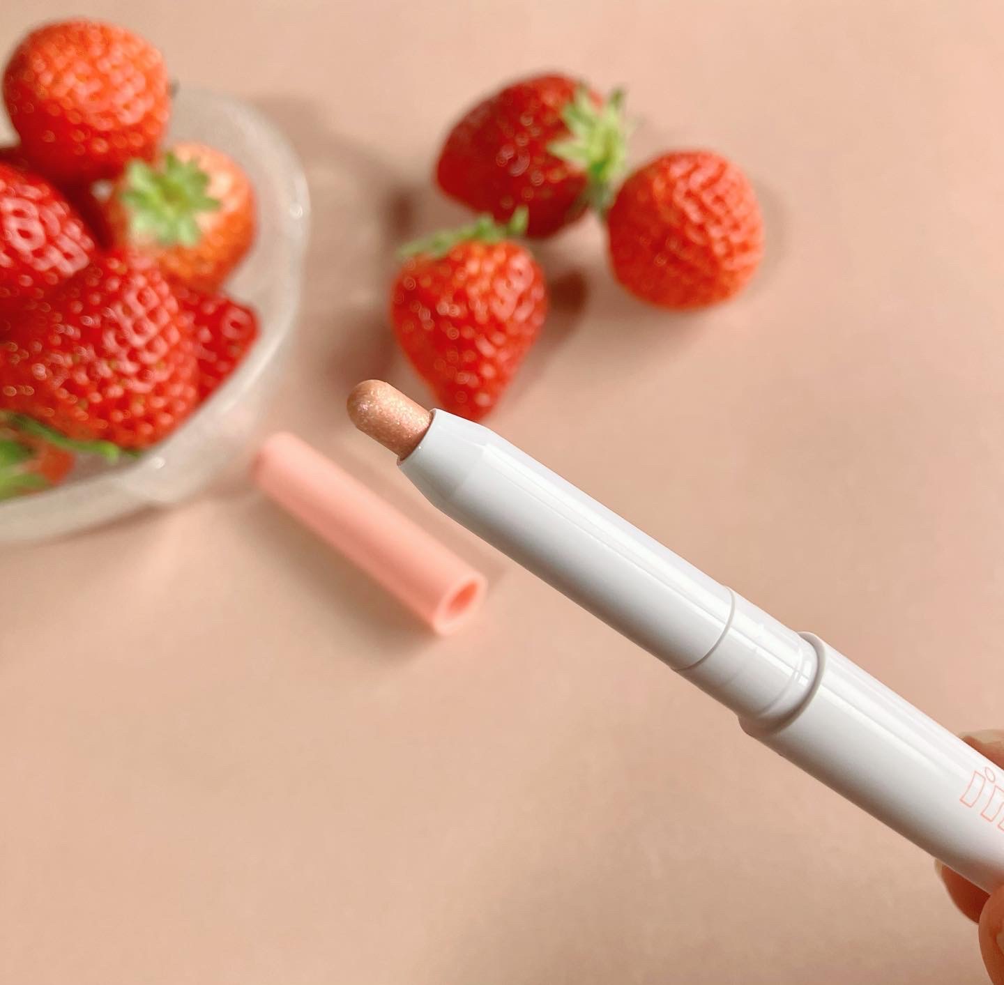 i'm Stick Shadow Glitterr/i’m meme/スティックアイシャドウを使ったクチコミ（3枚目）