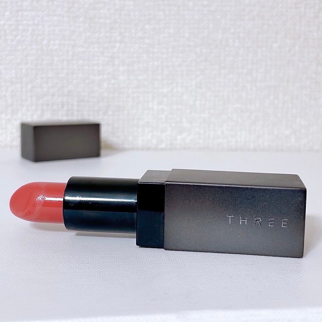 デアリングリィデミュアリップスティック/THREE/口紅を使ったクチコミ(2枚目)
