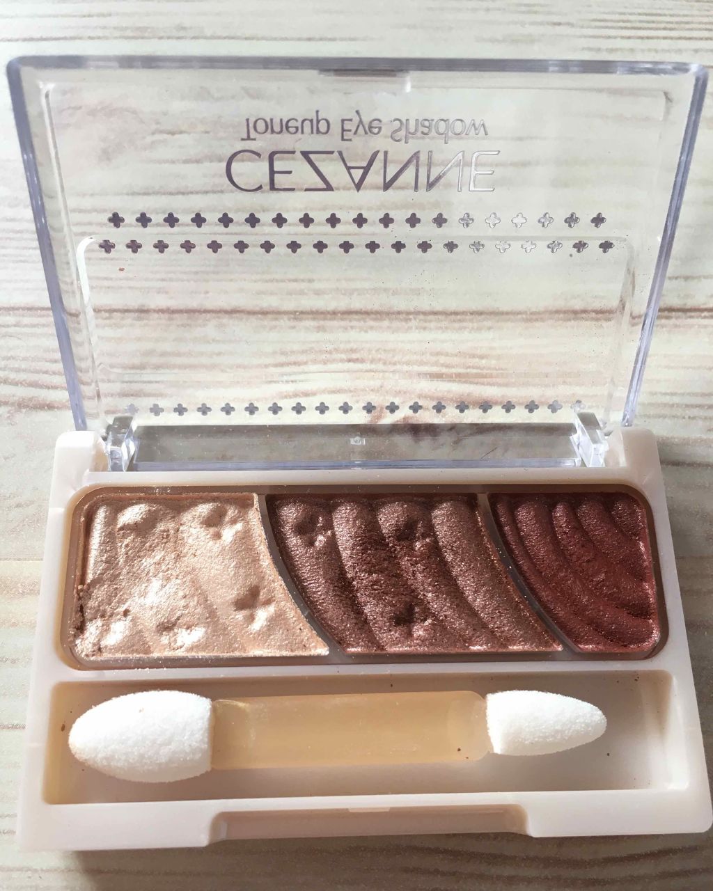 トーンアップアイシャドウ/CEZANNE/アイシャドウパレットを使ったクチコミ(3枚目)