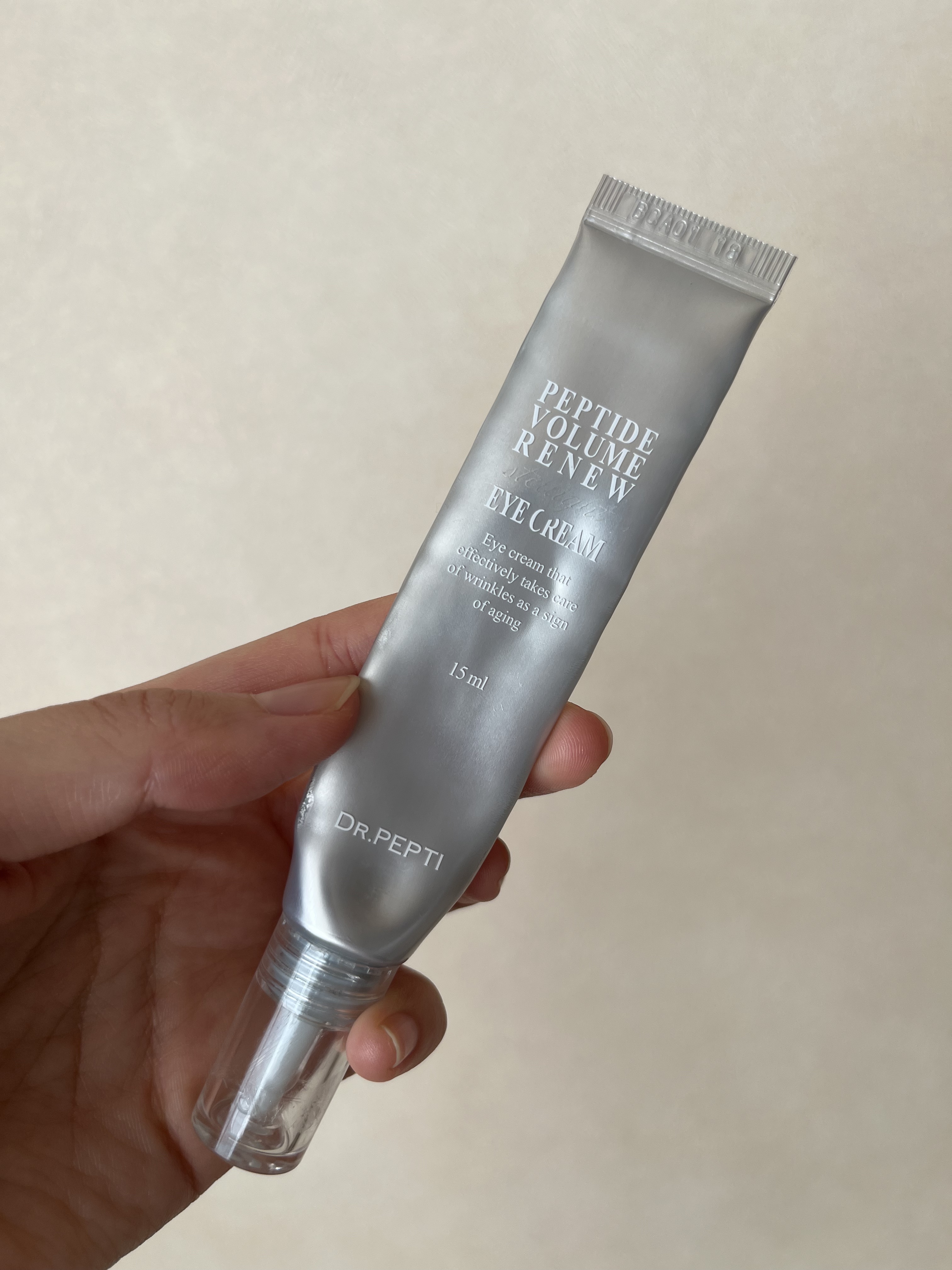 DR.PEPTI ペプチド ボリューム リニュー ステライト アイクリームのクチコミ「★伸び　プラセホワイターよりよいスルスル
★匂い　あり　薄いお花のような匂い
★色　薄い緑
★.....」（1枚目）