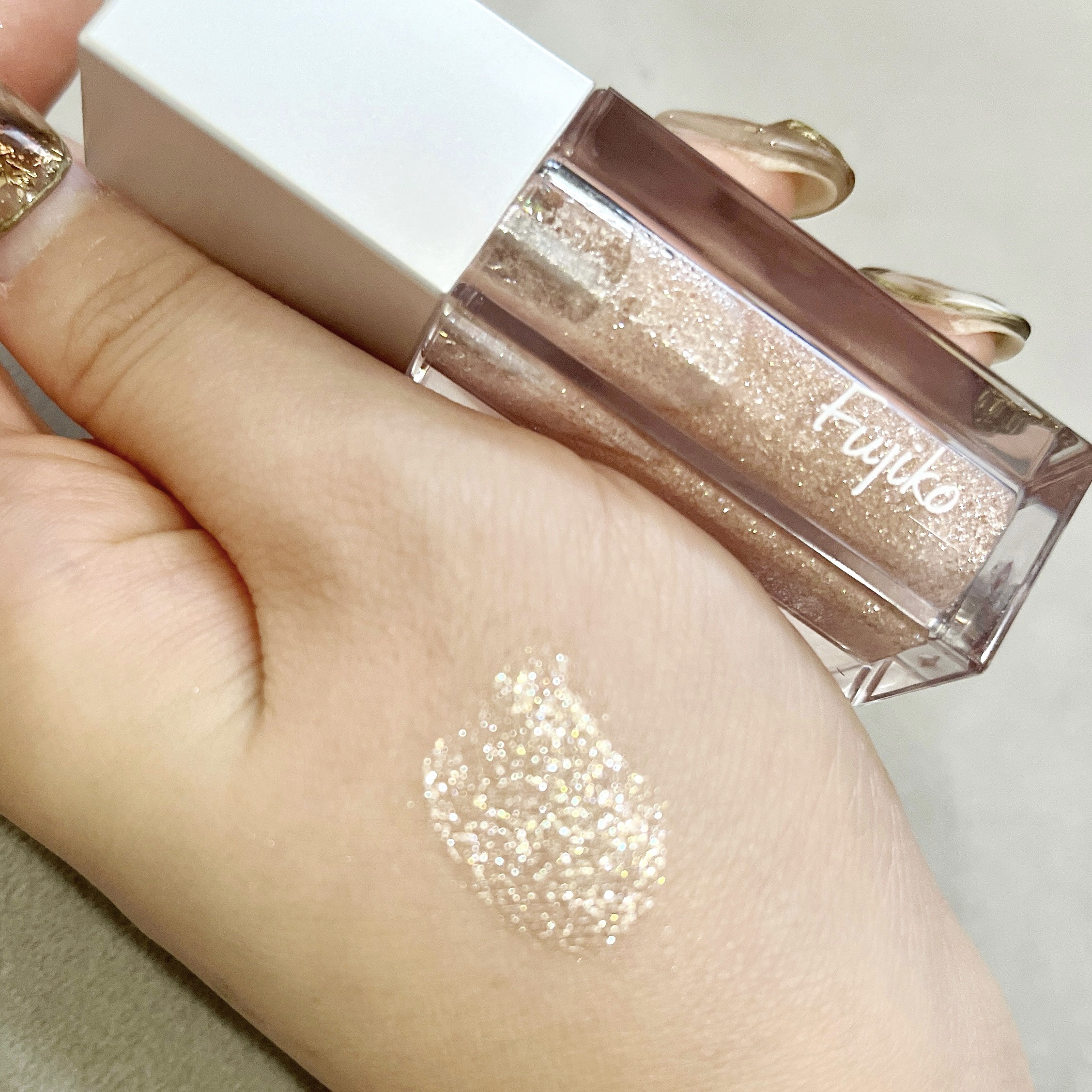 シェイクシャドウSV 05 ときめきグリッター/Fujiko/リキッドアイシャドウを使ったクチコミ（3枚目）