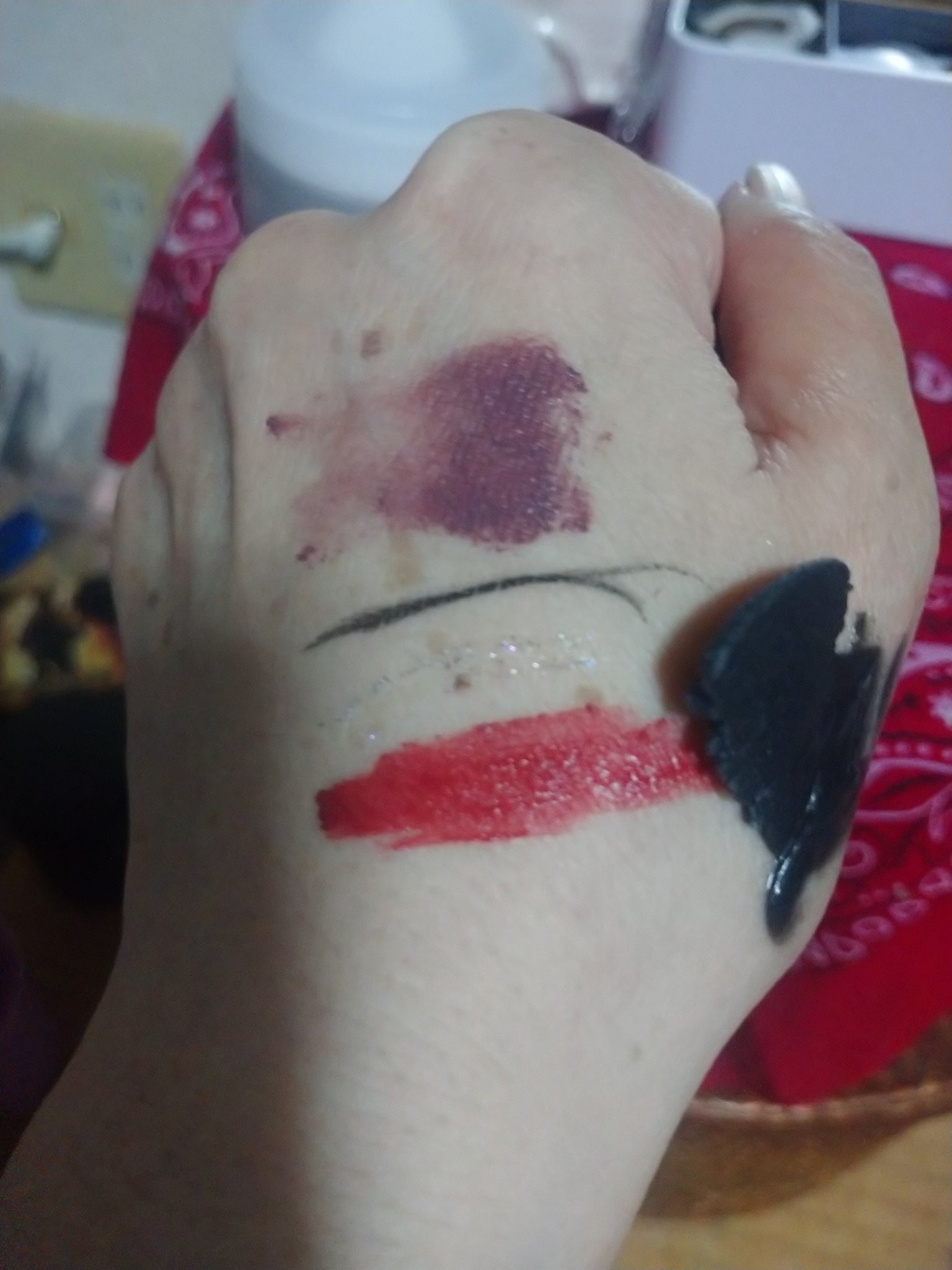 ドン・キホーテ 炭モイスチャークレンジングバームのクチコミ「炭モイスチャークレンジングバーム

550円でGEOで購入しました💄💋
メイクも落ちやすく洗い.....」（3枚目）