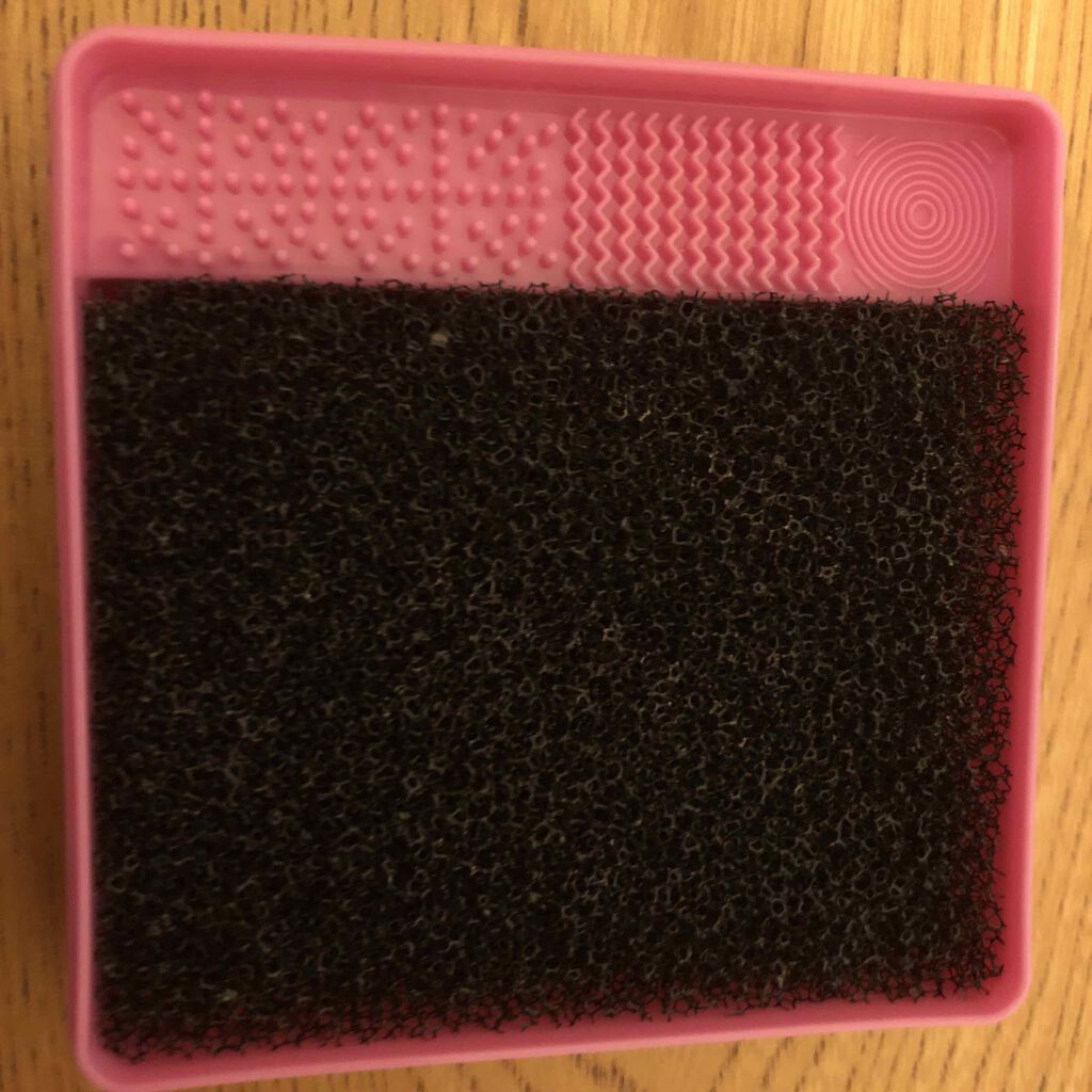 メイクブラシドライクリーナー/DAISO/メイクアップキットを使ったクチコミ（2枚目）