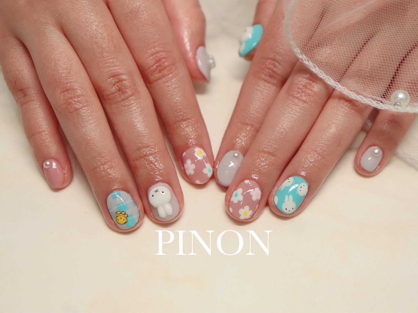#ミッフィーネイル,#成人式ネイル,#キャラネイル,#カラフルネイルのネイルデザイン