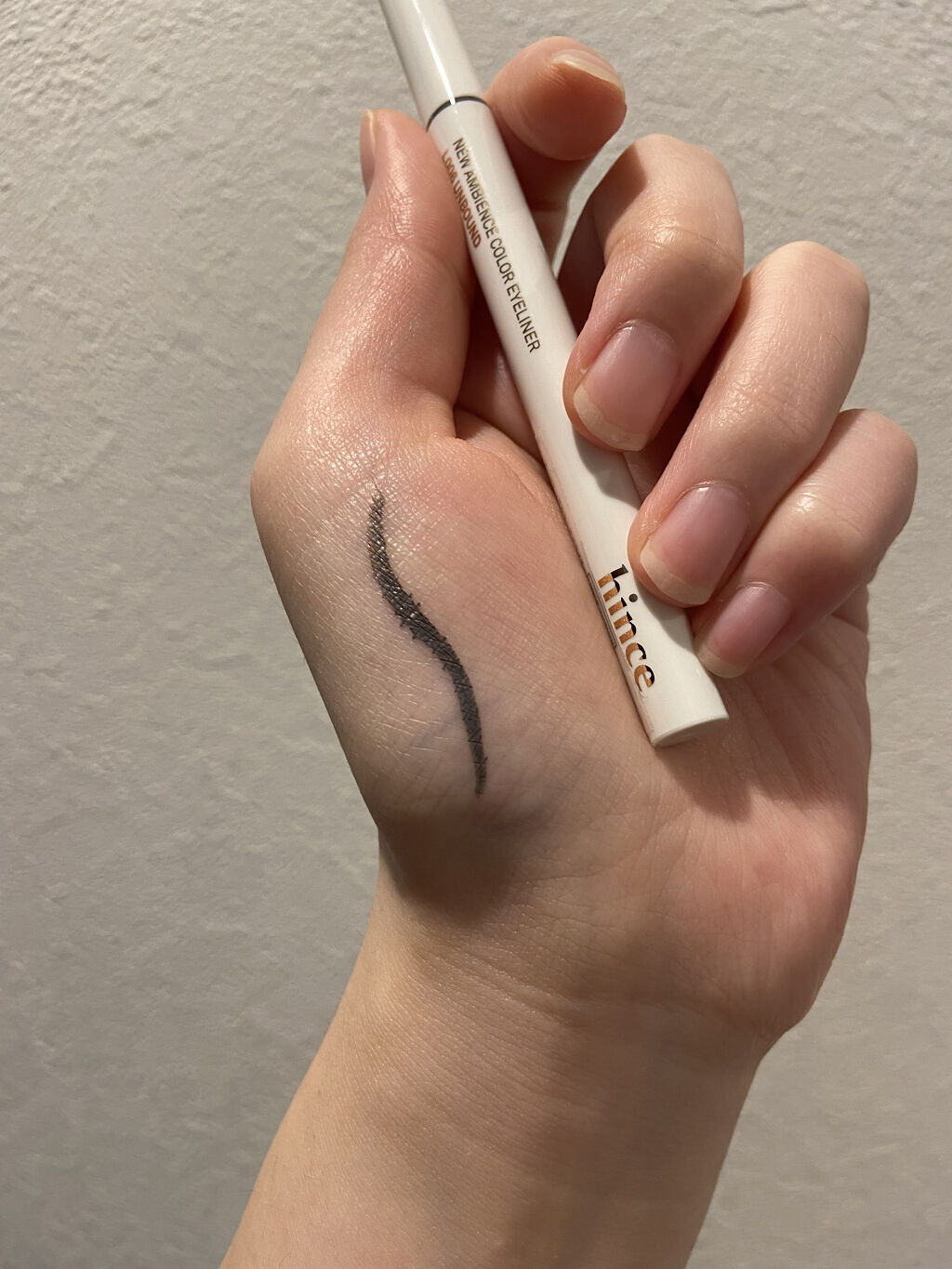 ニューアンビエンスカラーアイライナー アンバウンド/hince/リキッドアイライナーを使ったクチコミ（2枚目）