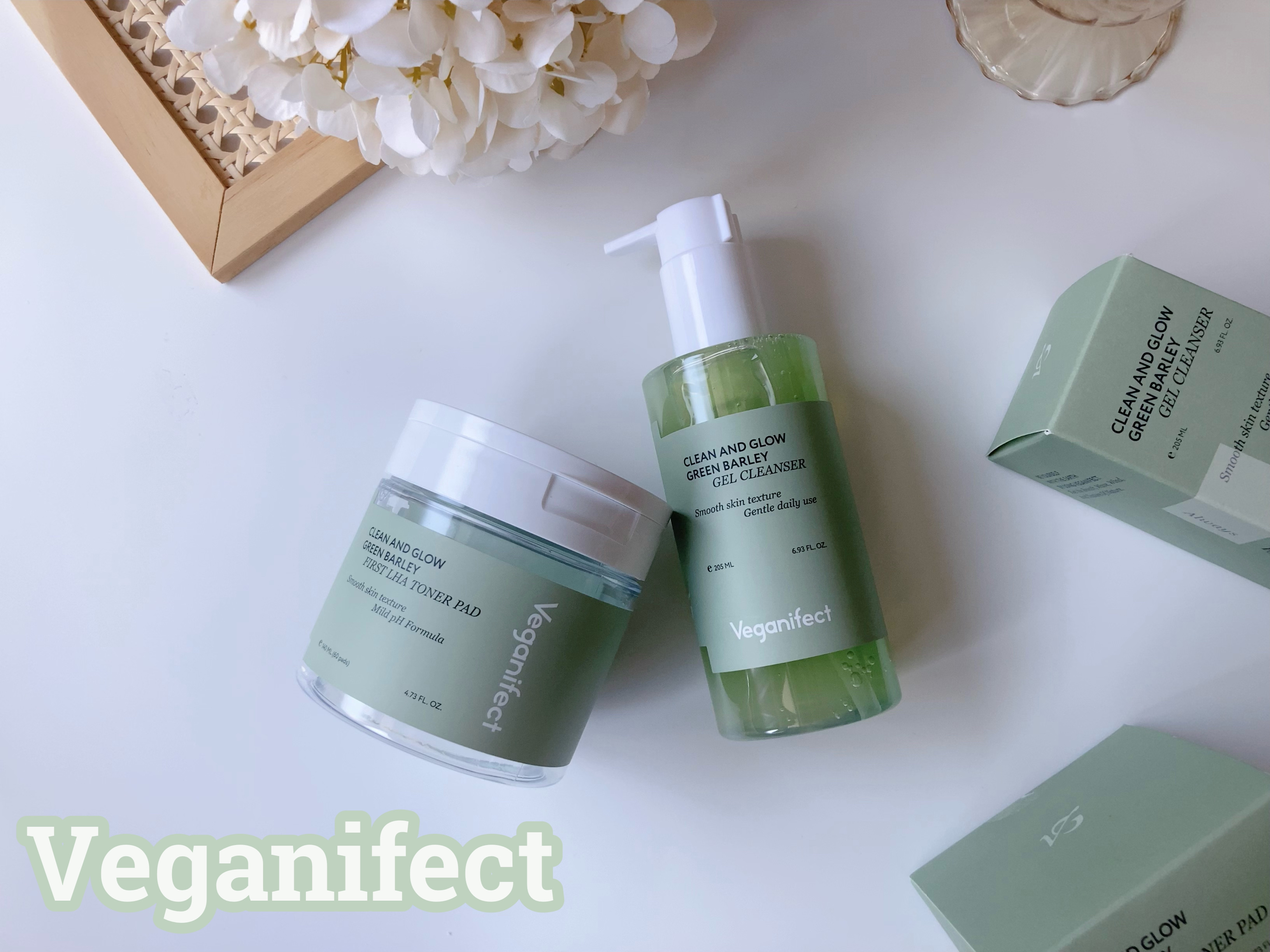 Veganifect(ヴィーガンイフェクト)


クリーン＆グロー 青麦クレンジングジェル

新感覚の泡立てるタイプのジェルクレンジング🌿
毛穴とハリケアまで同時に叶えてくれる
優れものなんだとか🫣💕

洗い上がりはスッキリするのにし