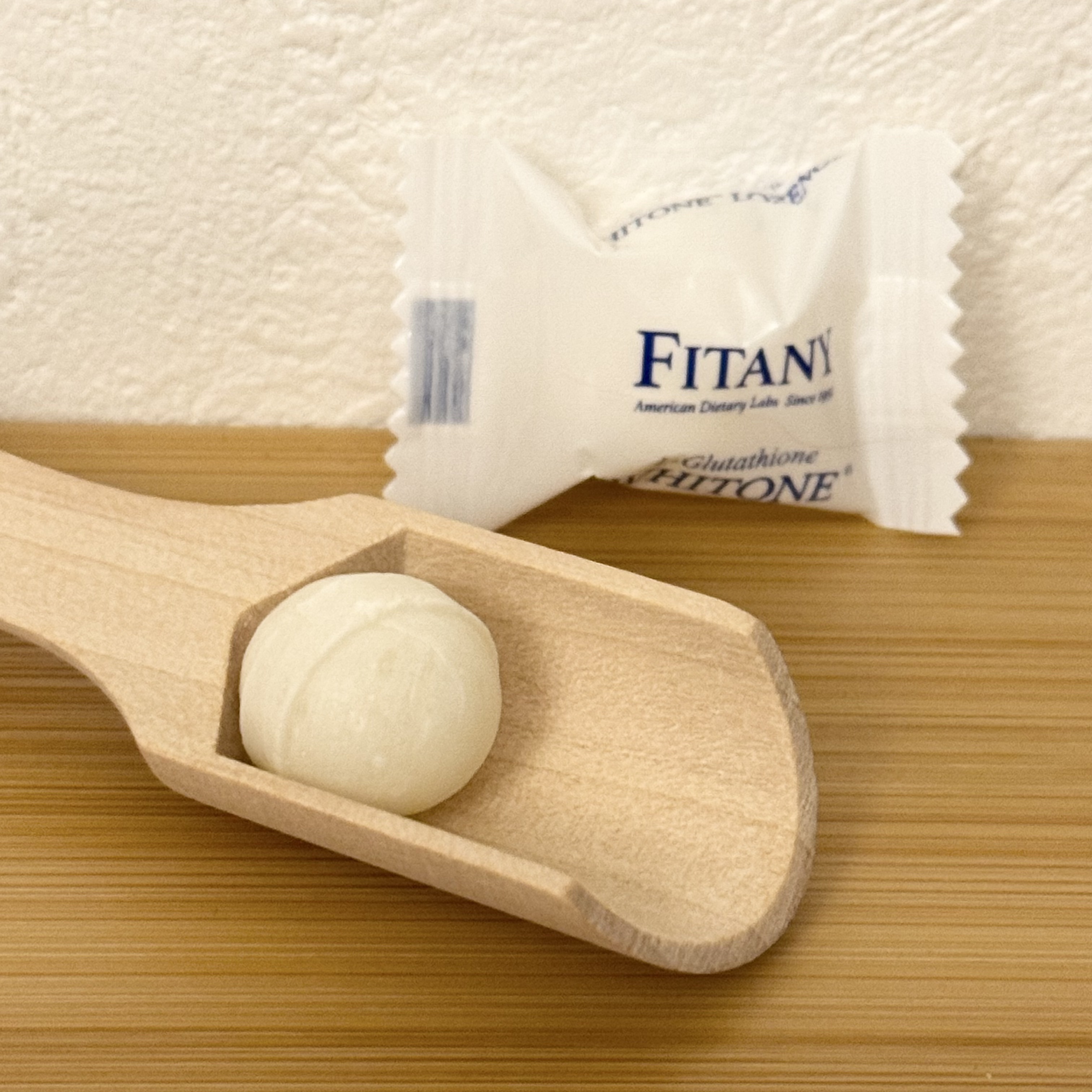 ┈┈┈┈┈┈┈┈┈┈

FITANY

ホワイトーン ロゼンジ

┈┈┈┈┈┈┈┈┈┈

食べられるグルタチオンは初めて🫢

甘酸っぱいレモン味で美味しい🍋 .*゜

個包装で持ち運びにも便利でサッと食べやすい◎

美味しくて続けやすい