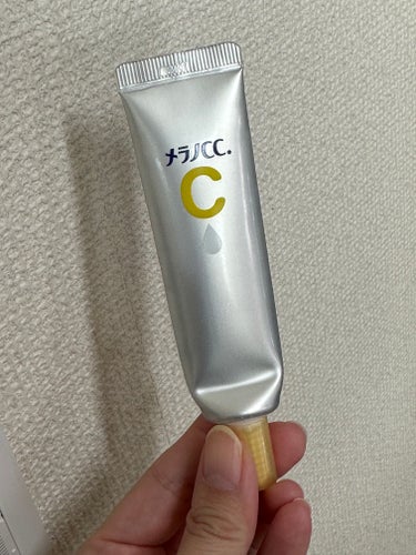 ⭐️ビタミンCクリーム⭐️
朝は絶対ビタミンCを塗りたい！私はビタミンCはロート製薬の製品かドクターシーラボが好きなので、今回はロート製薬のメラノCC薬用しみ対策 保湿クリームを使ってみました。
使い切りましたのでレビューします。

⭐️使用感⭐️
メラノCCシリーズはたくさん種類がありますが、今回はクリームを使ってみました。
クリームではありますが、そんなに重たいテクスチャーじゃなかったので顔に使ってもベタつかなくて良かったです。
ビタミンC、ヒリヒリするものもあるんですが、こちらはヒリつくことなく使い切れました。

⭐️感想⭐️
手頃な値段でビタミンC使ってみたいなって方にオススメです。

#メラノCC  #ビタミンC #ロート製薬　#クリーム　#使い切り　の画像 その0