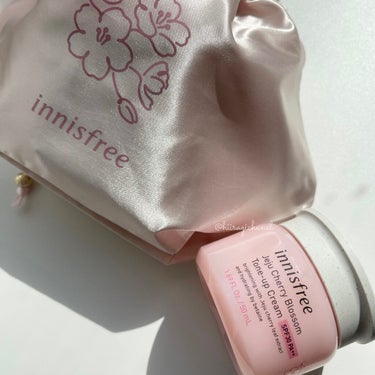 innisfree チェリーブロッサム トーンアップ クリーム UVのクチコミ「イニスフリーのチェリーブロッサムトーンアップクリームにUVケアも叶う日本限定の新商品が登場🌸
.....」（2枚目）